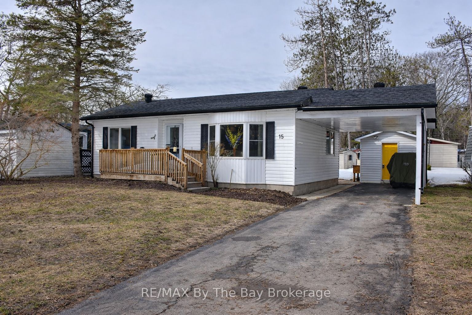 15 Carruthers Street S, Wasaga Beach, ON L9Z 1K2 photo 2