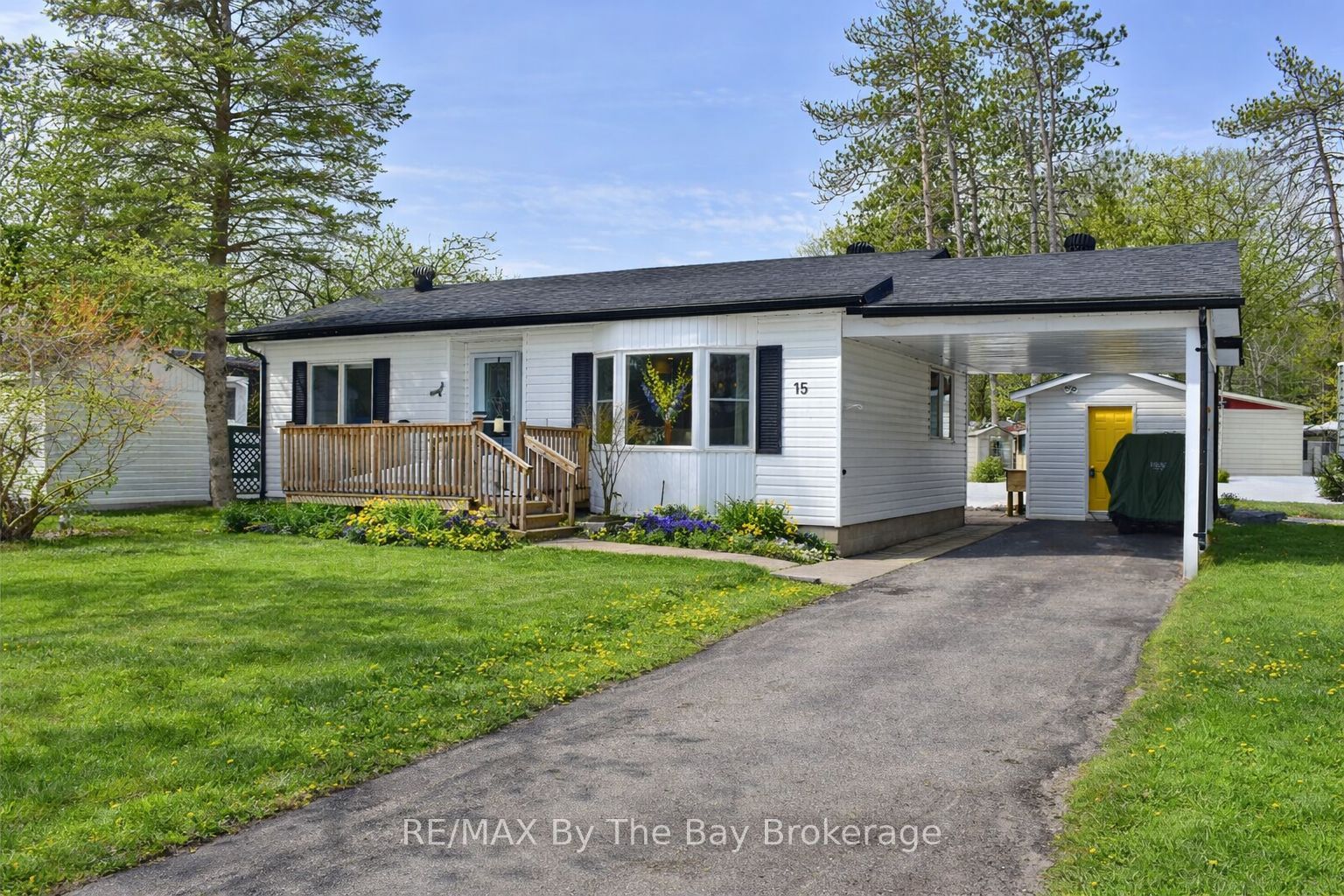 15 Carruthers Street S, Wasaga Beach, ON L9Z 1K2 photo 3