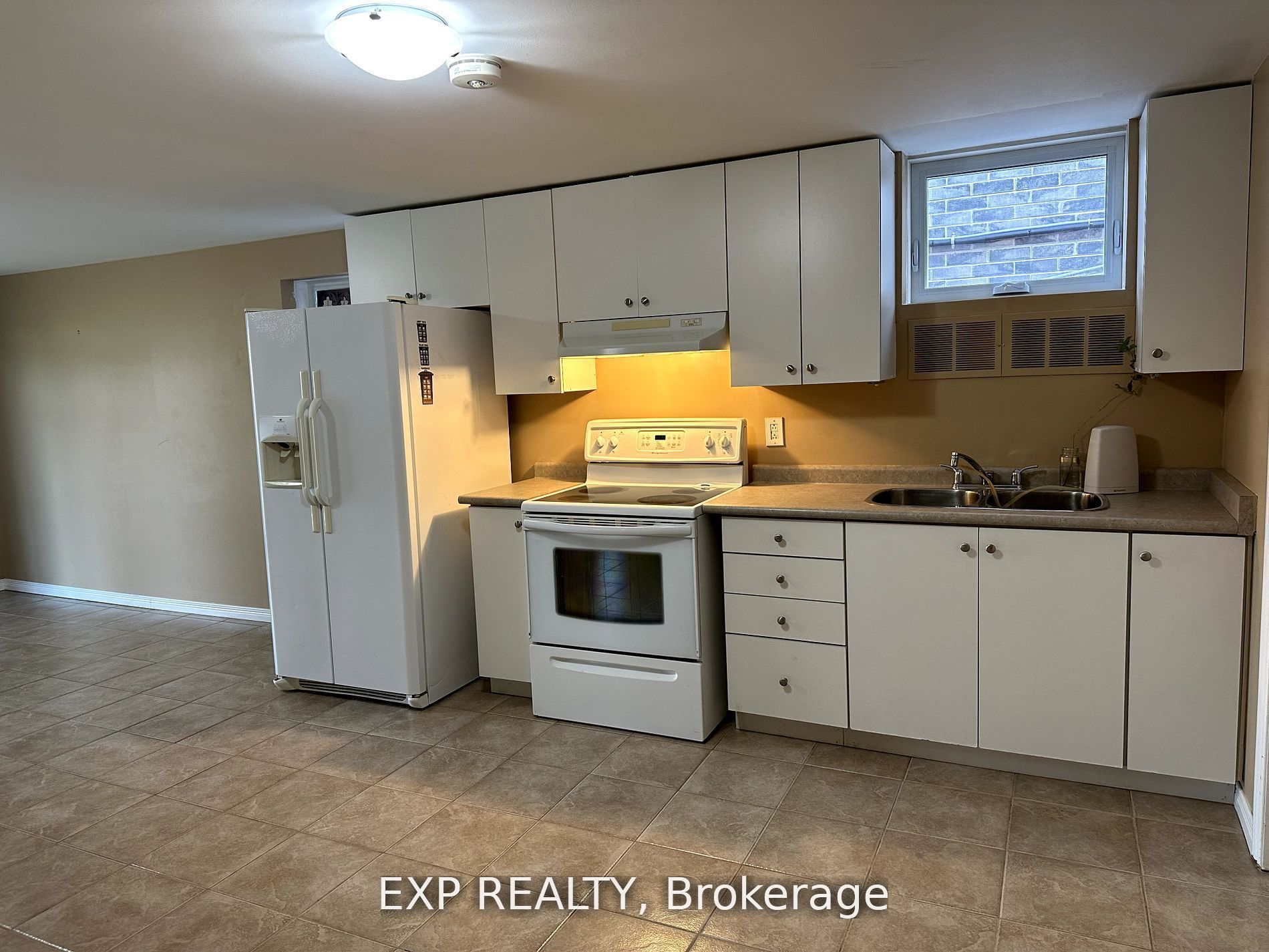 91 Sun King Crescent Basement, Barrie, ON L4M 7K4 photo 3