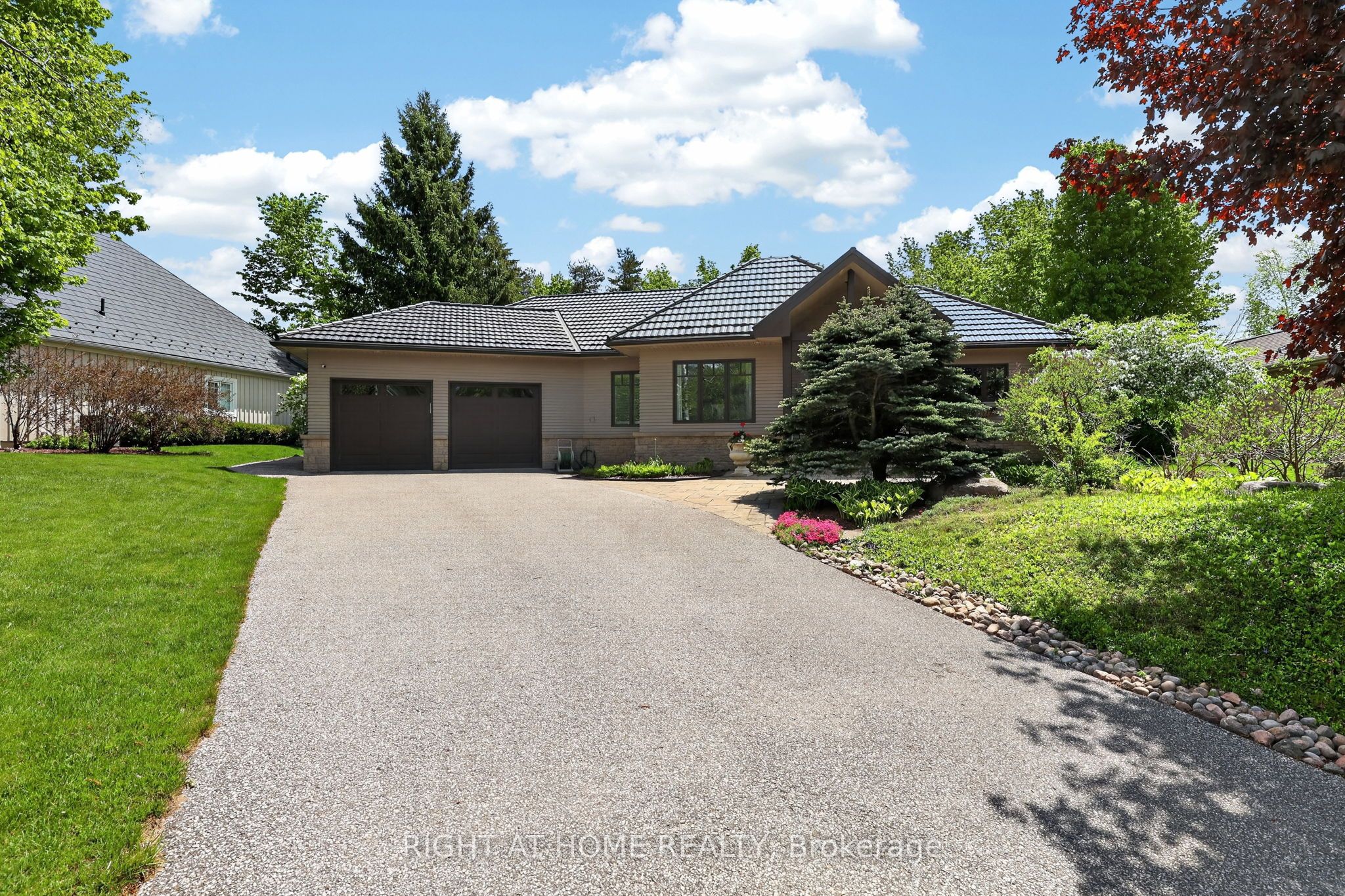 13 Alpine Way, Oro-Medonte, ON L0L 2L0 photo 2