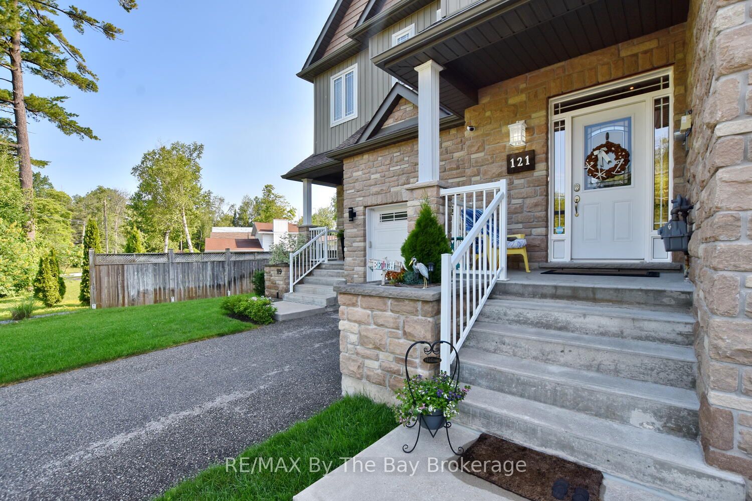 121 45th Street N, Wasaga Beach, ON L9Z 1Z4 photo 2