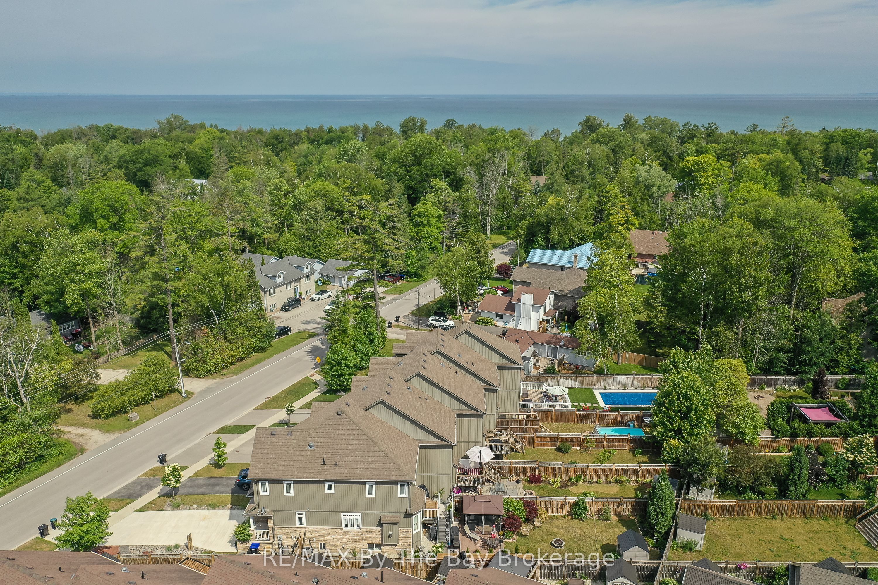 121 45th Street N, Wasaga Beach, ON L9Z 1Z4 photo 3