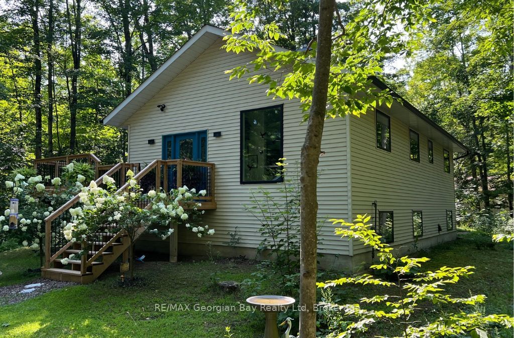 2 Belle Vue Avenue, Tiny, ON L9M 0H5