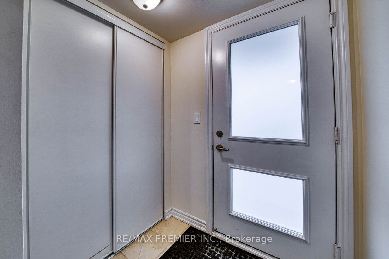 2 Cove Court 302, Collingwood, ON L9Y 0Y6 photo 4