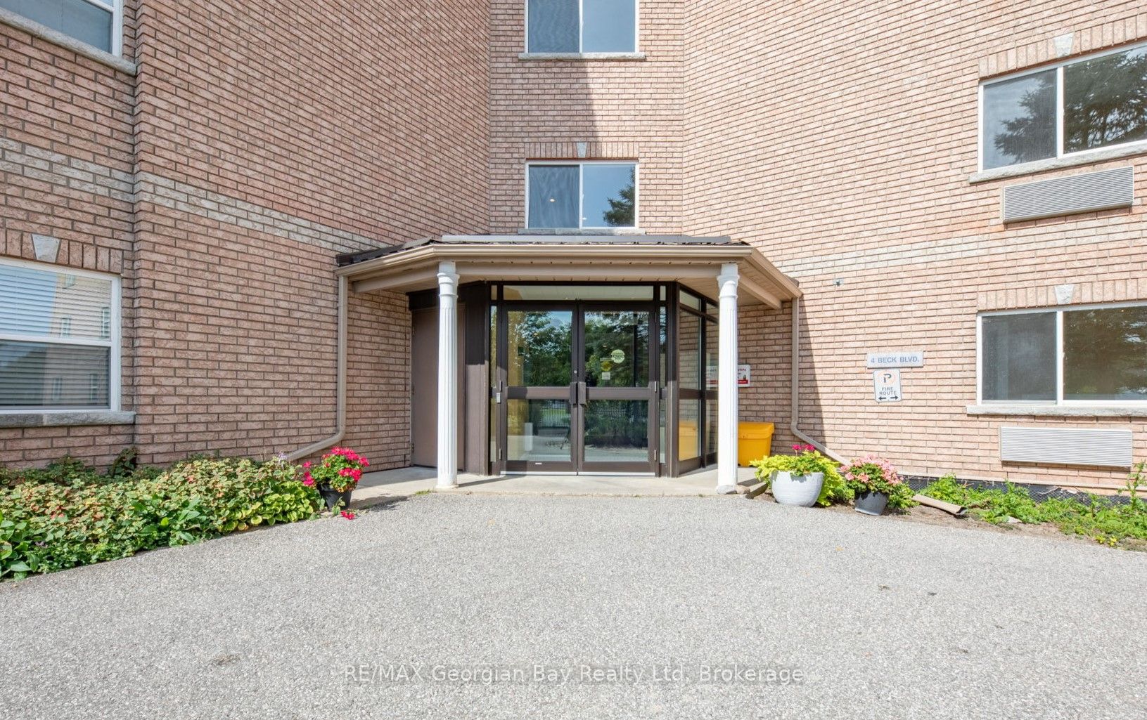 4 Beck Boulevard 307, Penetanguishene, ON L9M 2H3 photo 2