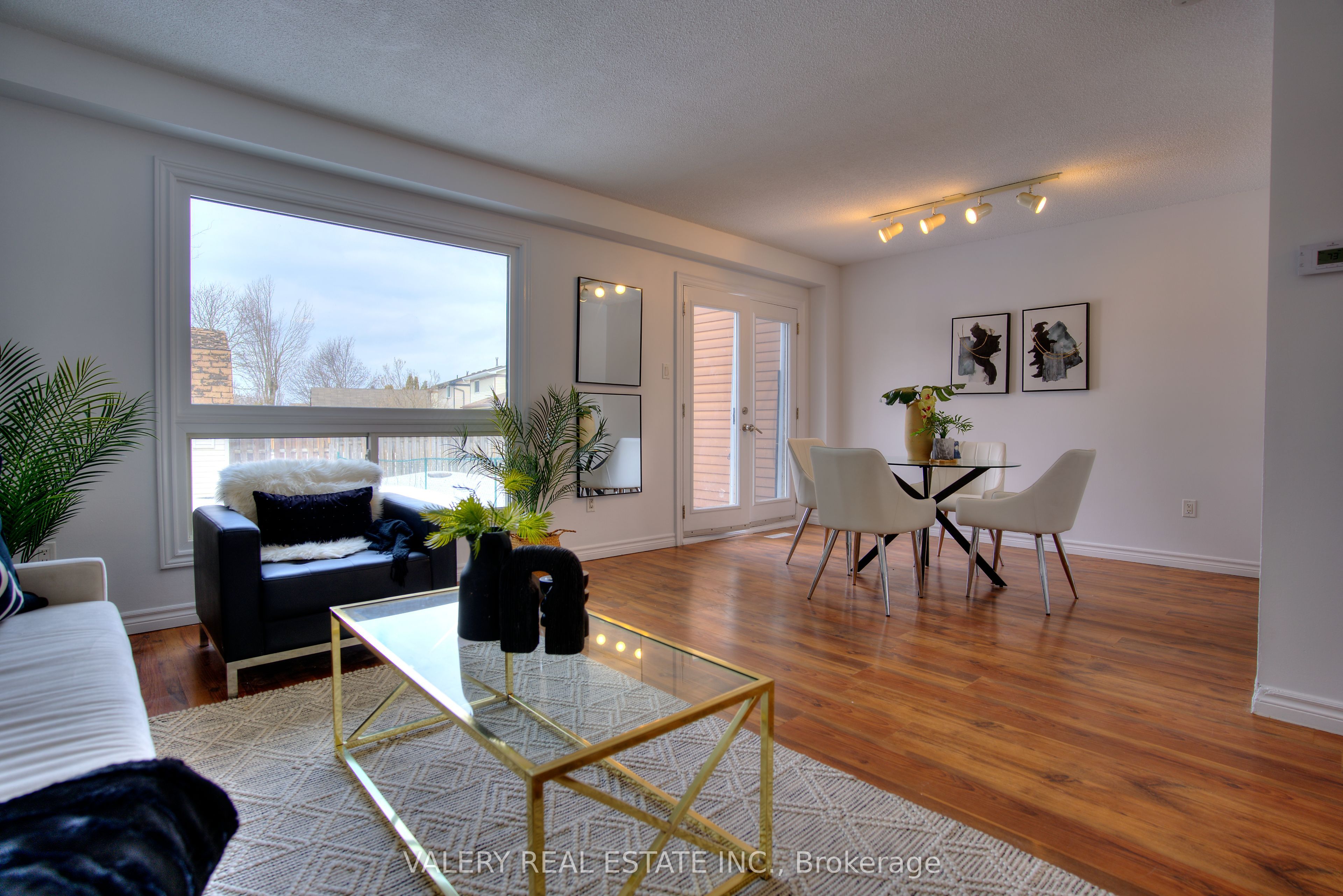 24 Lampman Lane, Barrie, ON L4N 5B1 photo 4