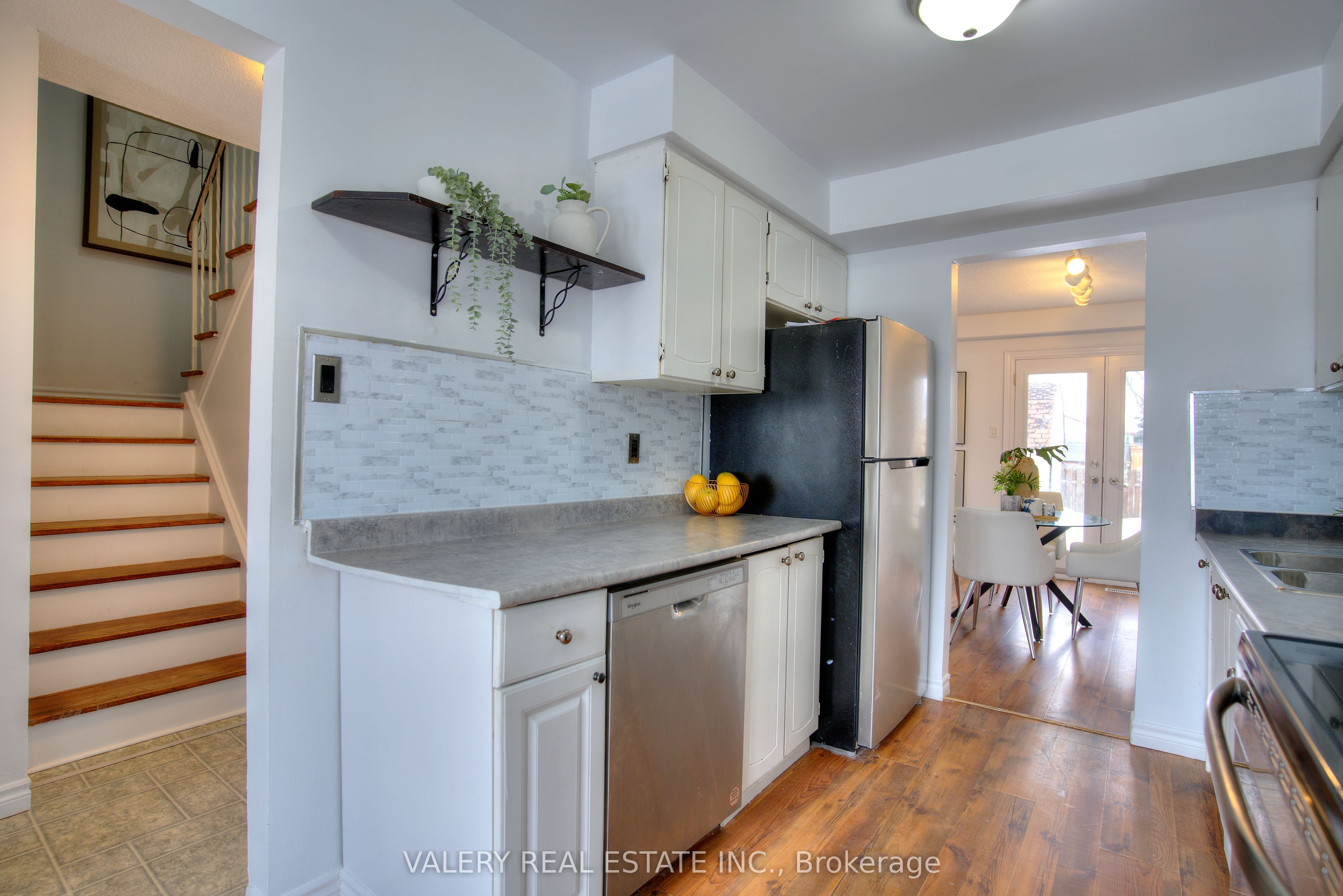 24 Lampman Lane, Barrie, ON L4N 5B1 photo 5