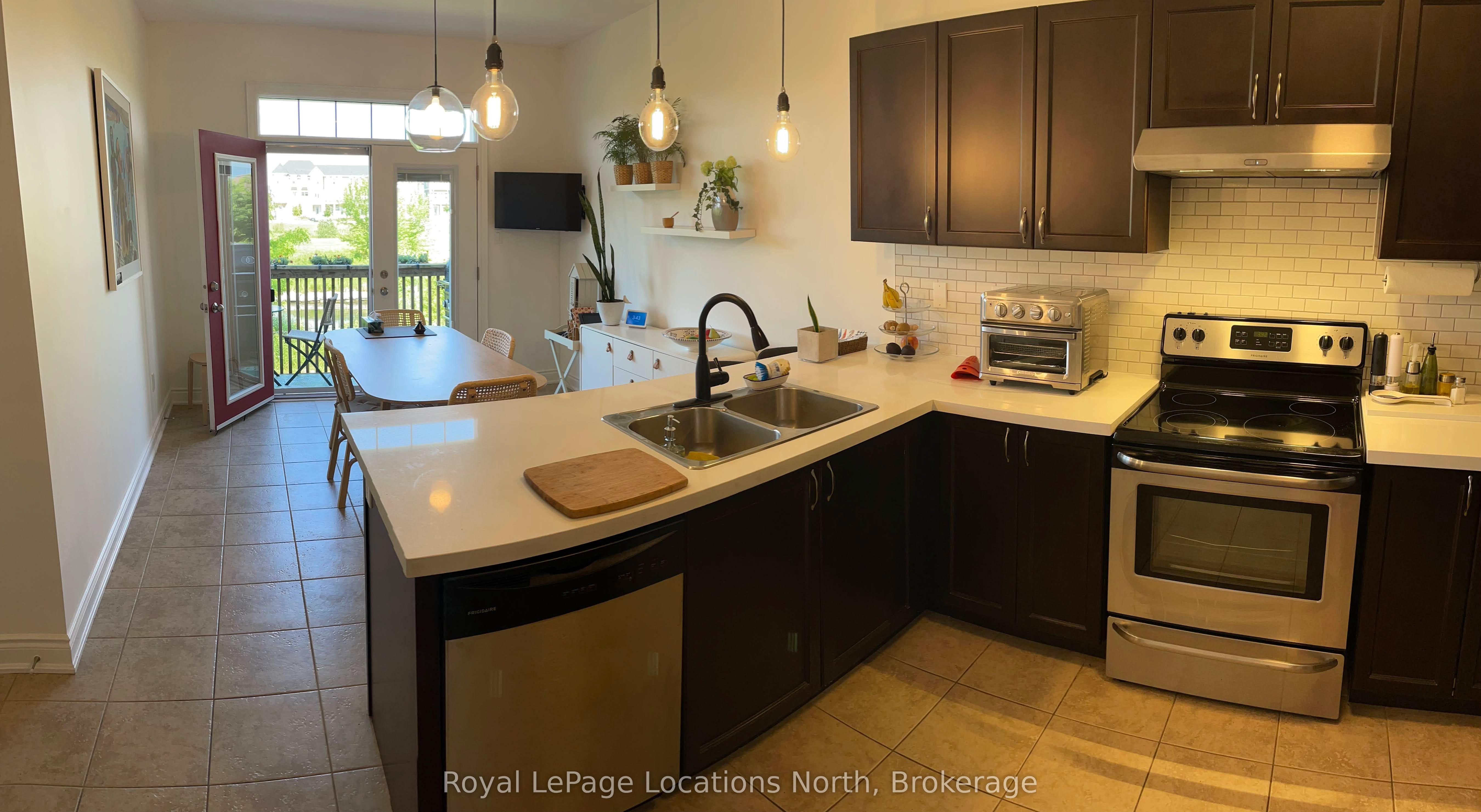 32 Berkshire Avenue, Wasaga Beach, ON L9Z 0G3 photo 4