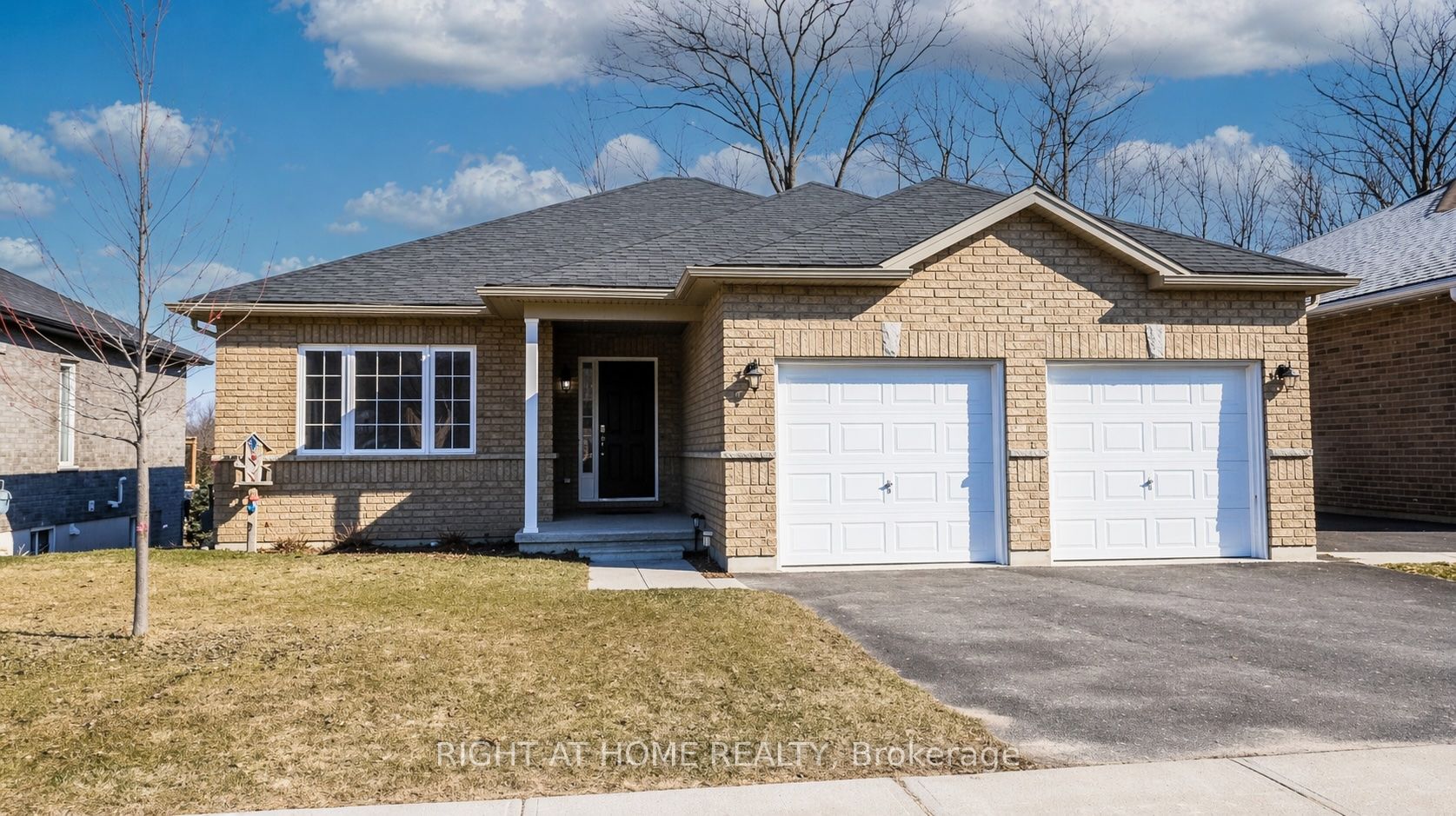 28 Hunter Avenue, Tay, ON L0K 2A0 photo 2