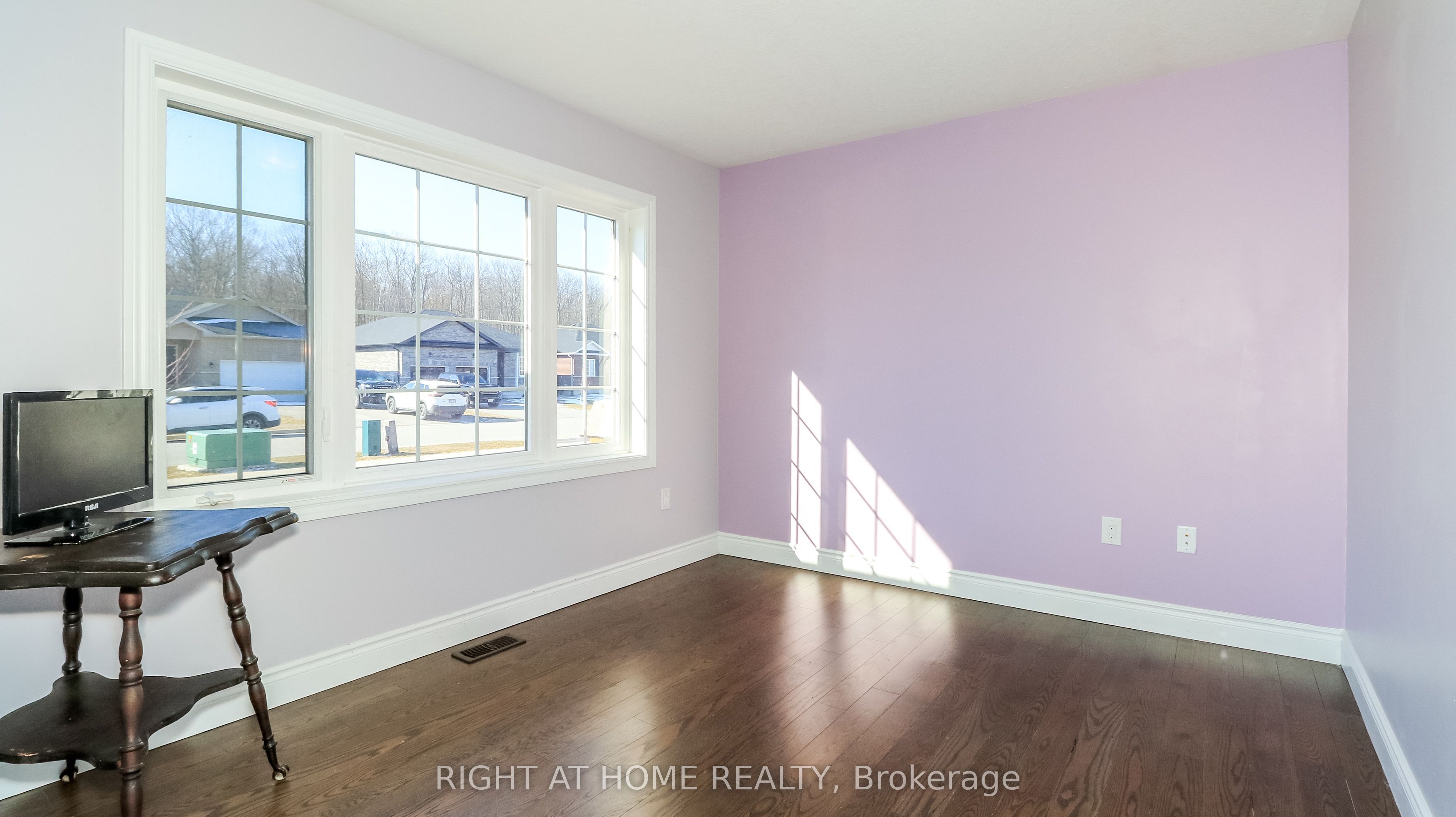 28 Hunter Avenue, Tay, ON L0K 2A0 photo 5
