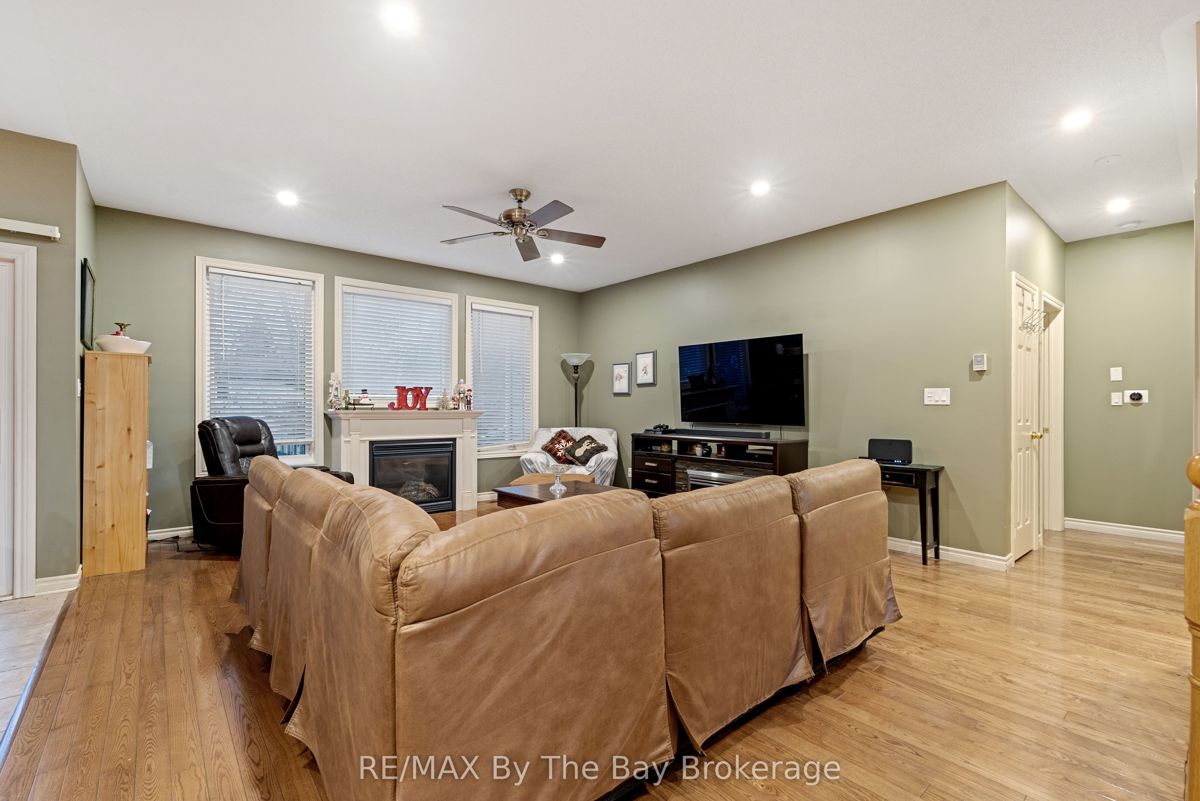 6 Deerrun Place, Wasaga Beach, ON L9Z 1H8 photo 5