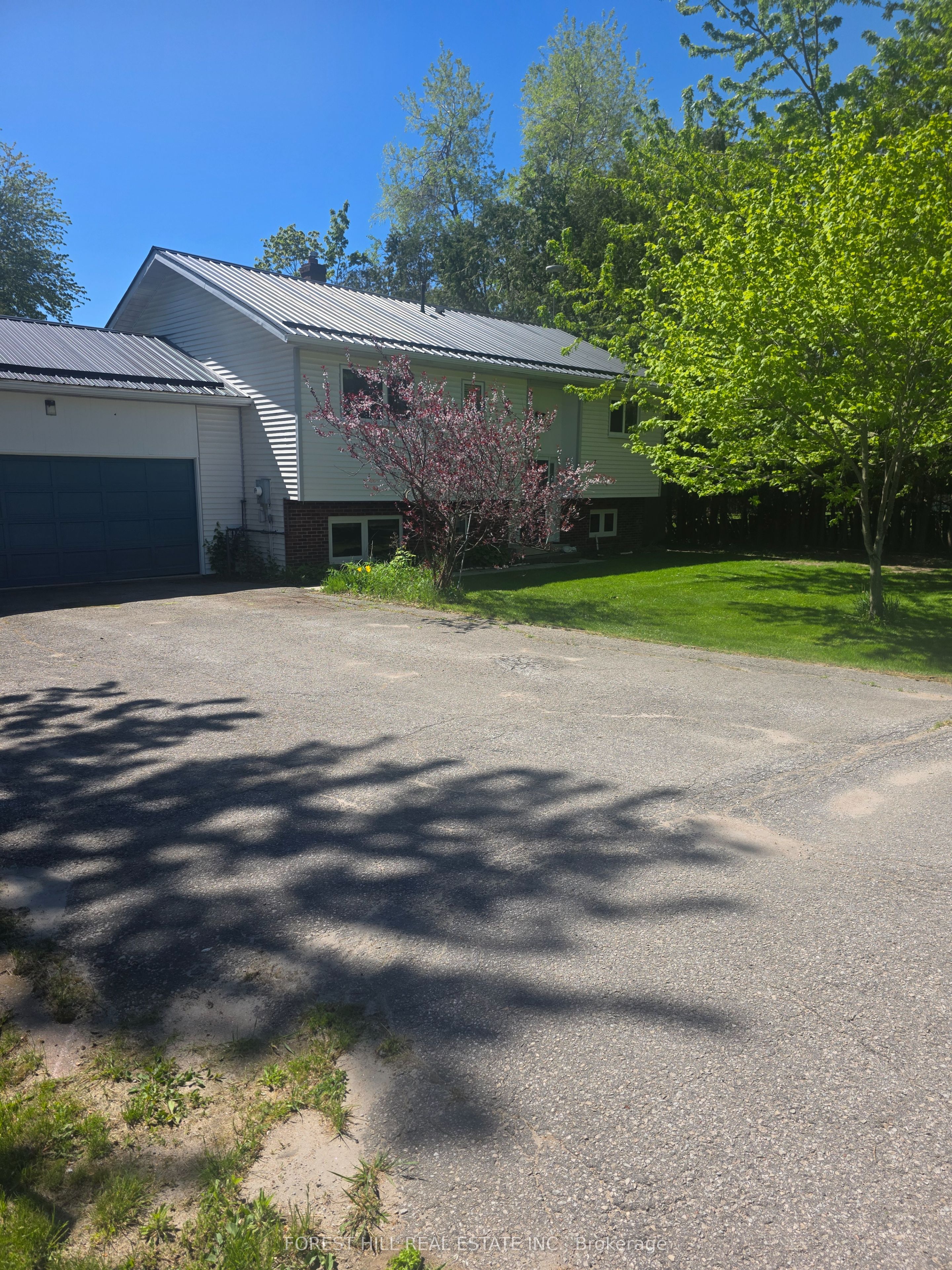 859 Lakeshore Road E, Oro-Medonte, ON L0L 1T0 photo 2