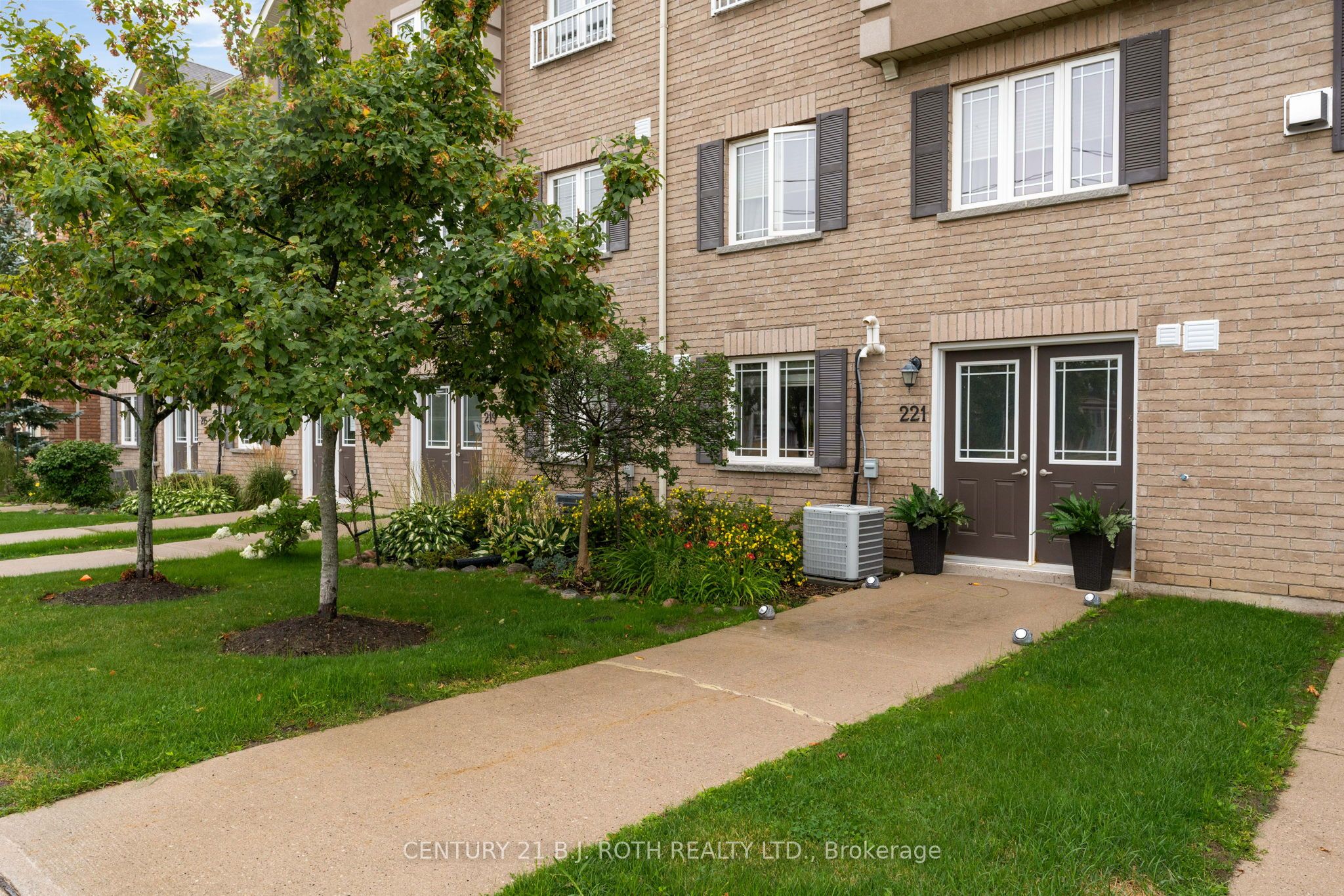 221 Harvie Road, Barrie, ON L4N 9P8 photo 3