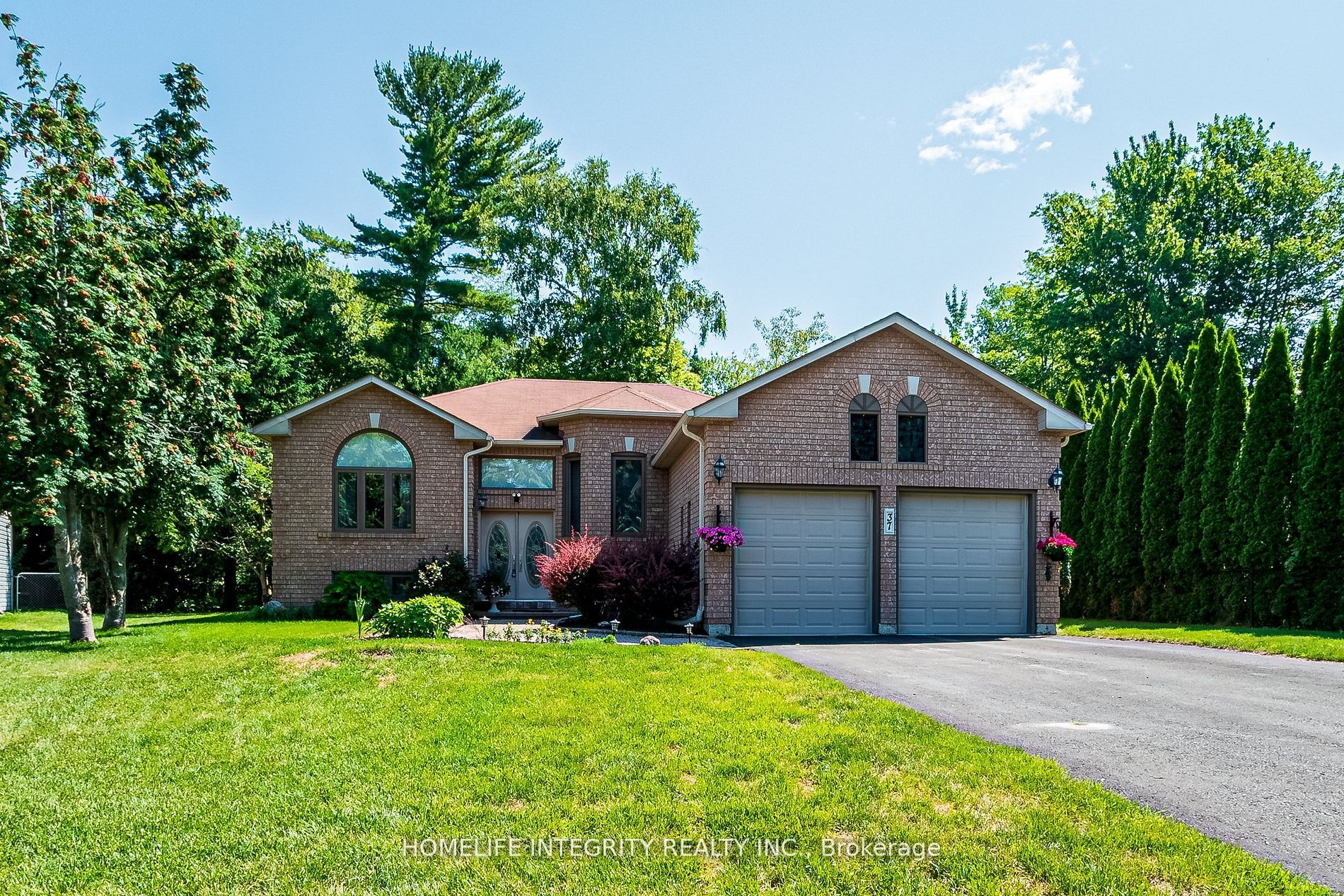 37 Brouwer Crescent, Wasaga Beach, ON L9Z 1L8