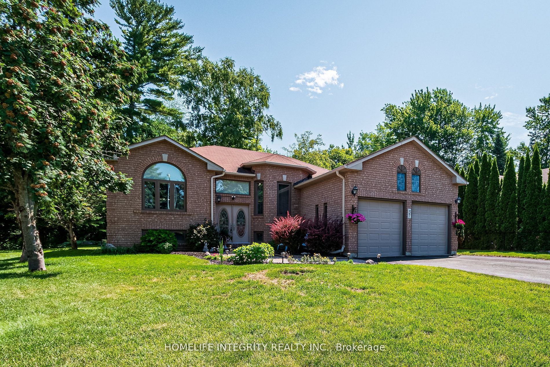 37 Brouwer Crescent, Wasaga Beach, ON L9Z 1L8 photo 2