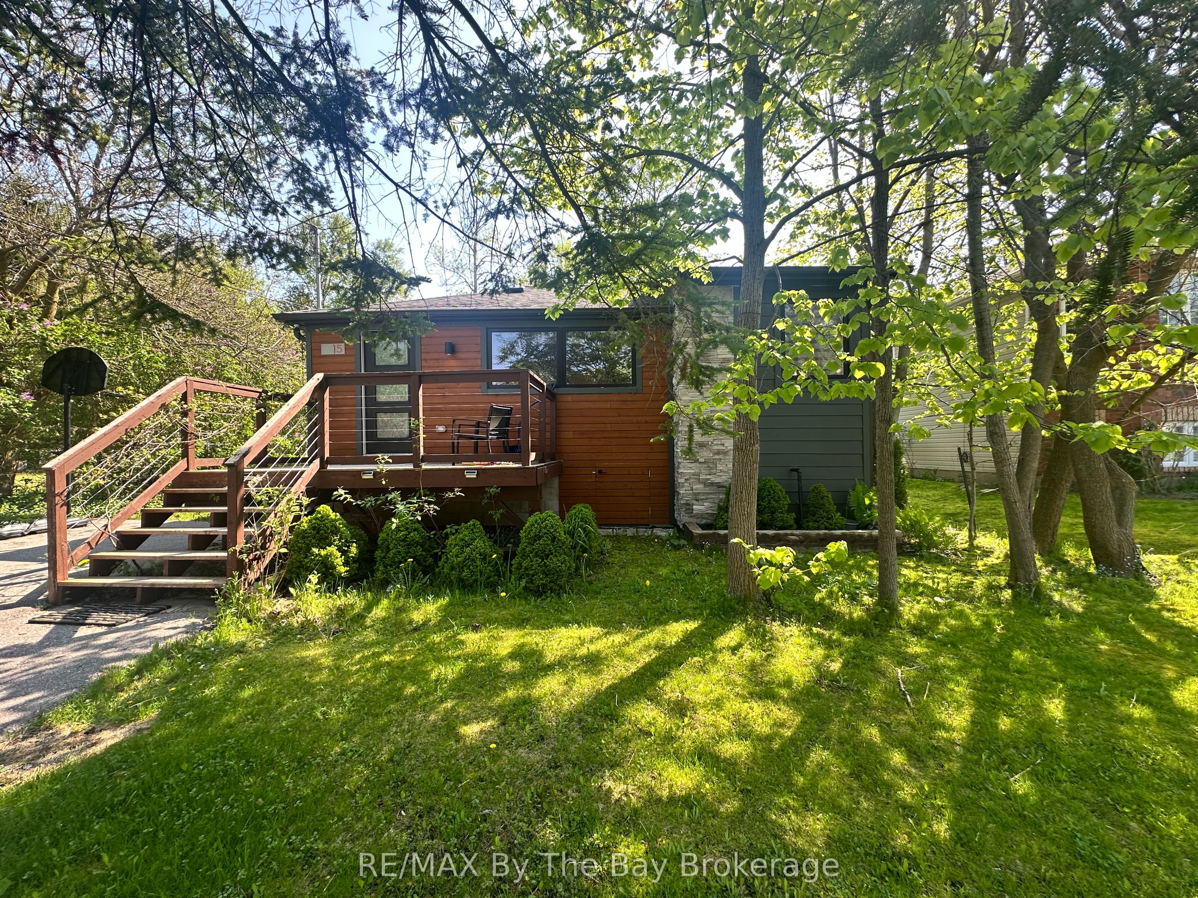15 61st Street S, Wasaga Beach, ON L9Z 1W1