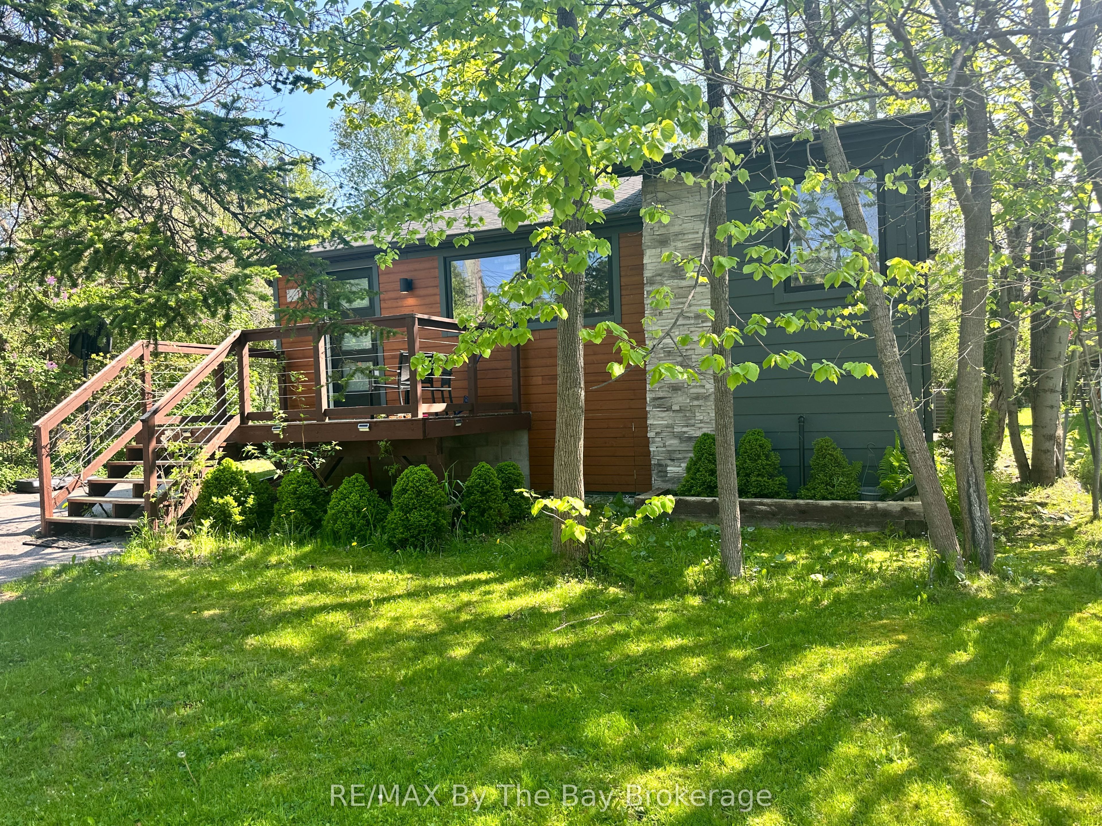 15 61st Street S, Wasaga Beach, ON L9Z 1W1 photo 2