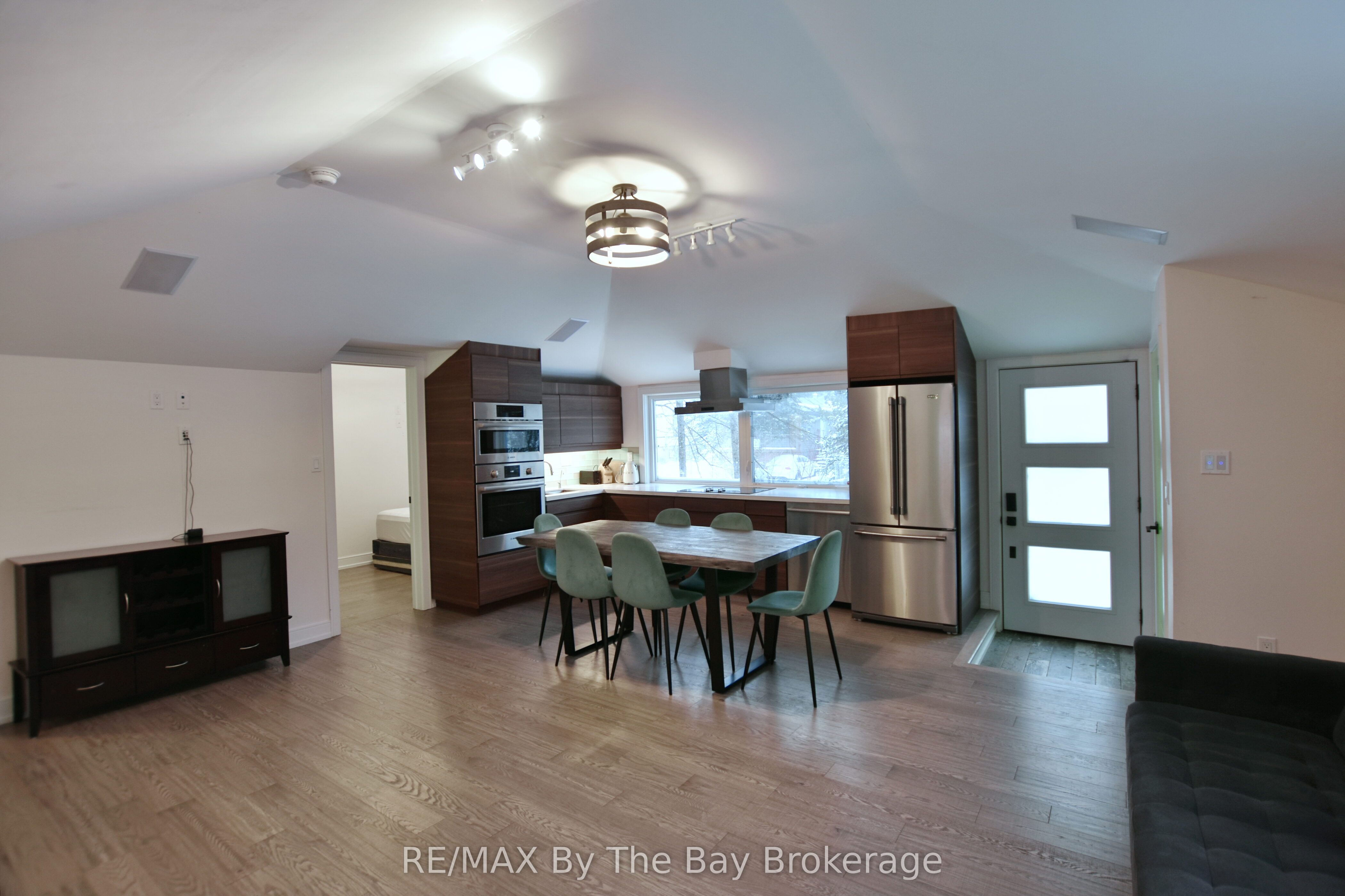 15 61st Street S, Wasaga Beach, ON L9Z 1W1 photo 4