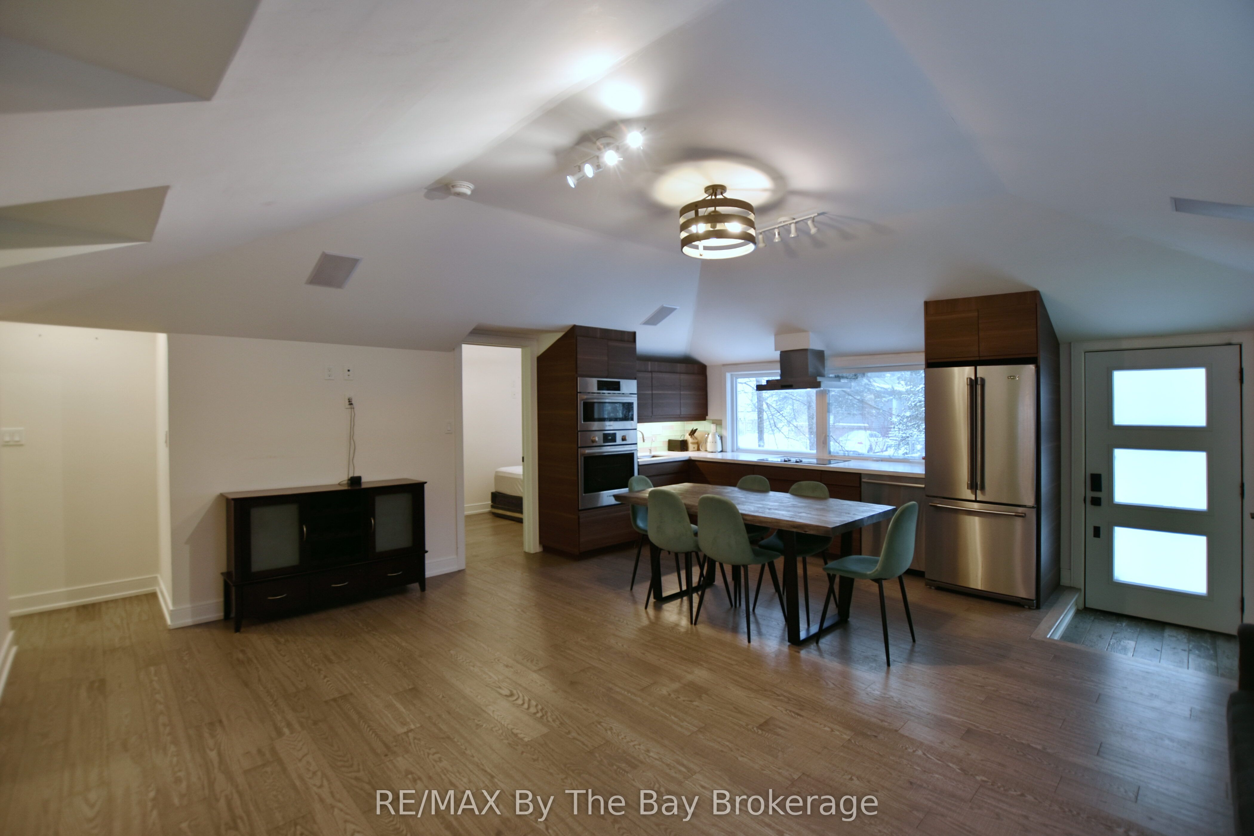 15 61st Street S, Wasaga Beach, ON L9Z 1W1 photo 5