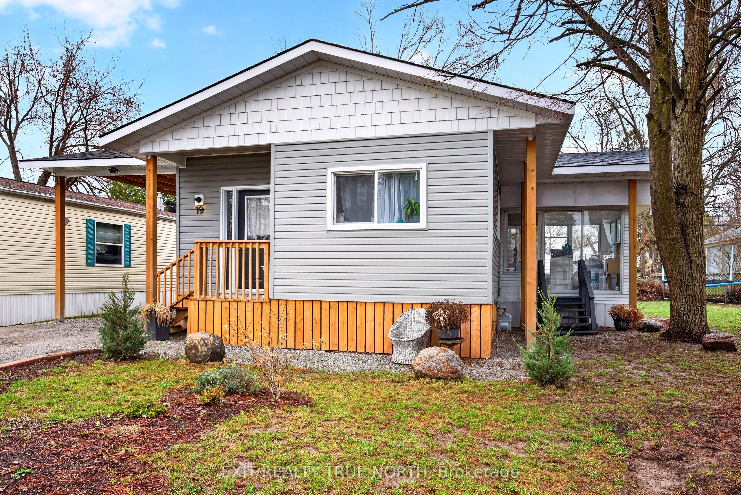 19 Vics Road, Midland, ON L4R 0B9 photo 2