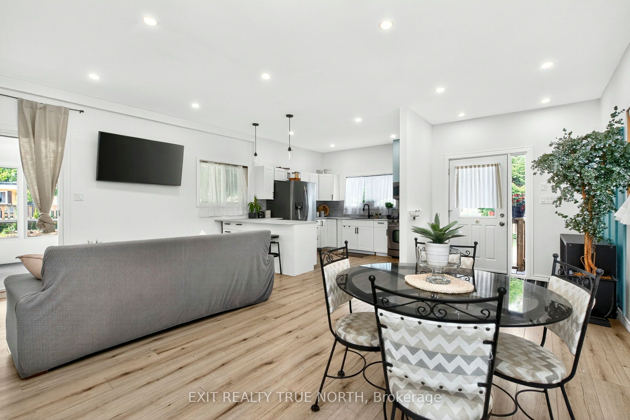 19 Vics Road, Midland, ON L4R 0B9 photo 4