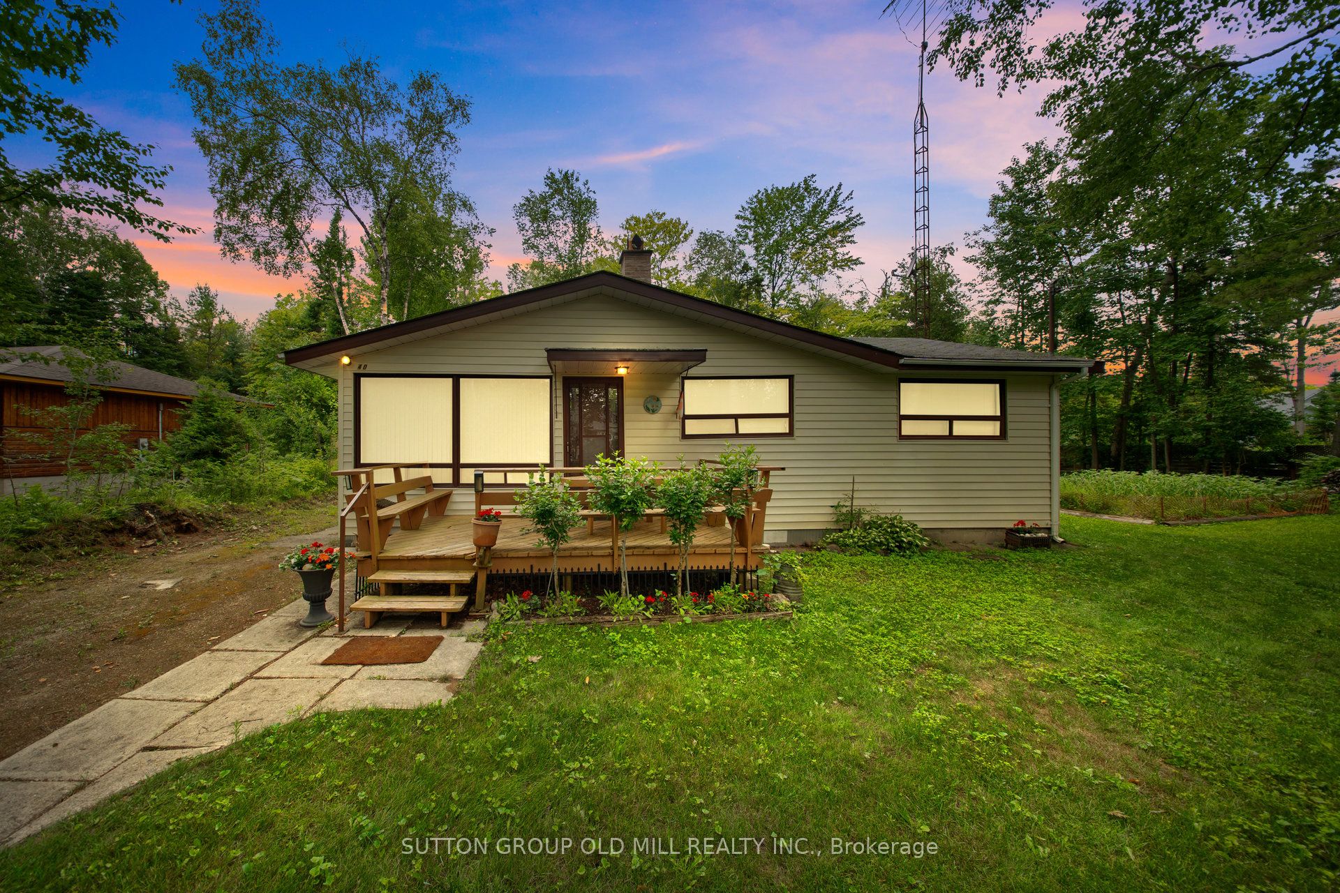 42 55th Street S, Wasaga Beach, ON L9Z 1W9