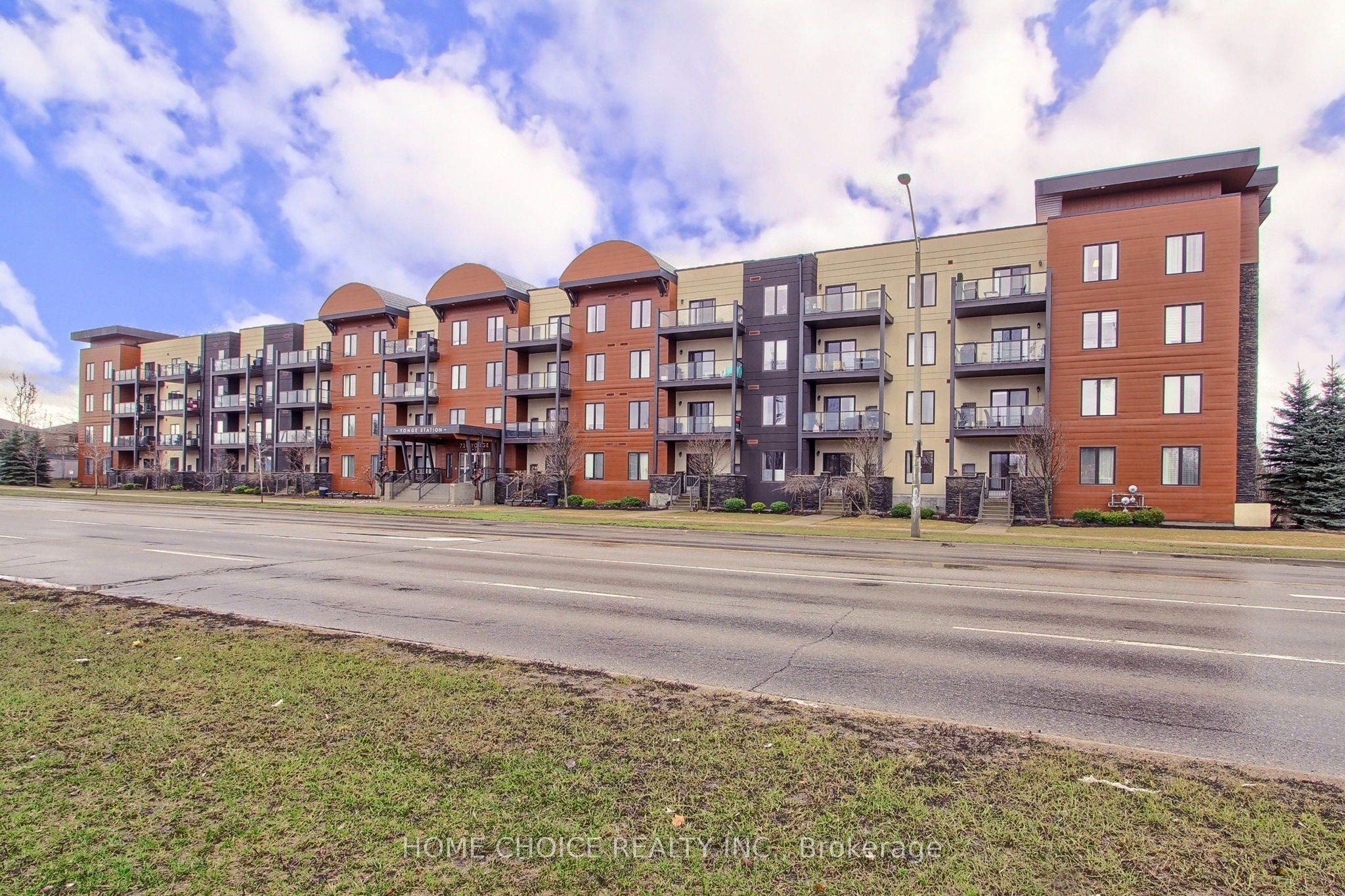 720 YONGE Street E 301, Barrie, ON L9J 0G9