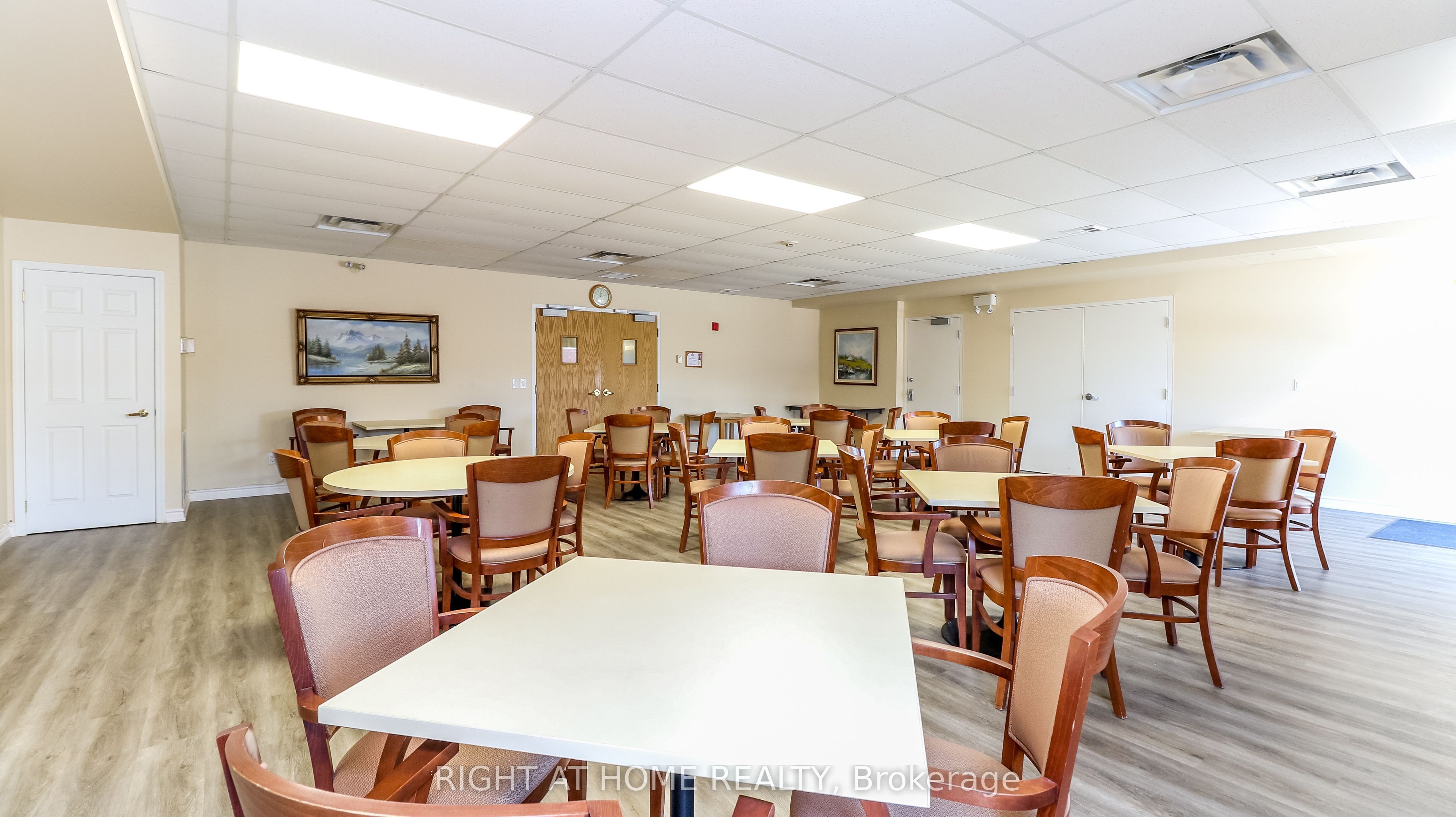 94 DEAN Avenue 505, Barrie, ON L4N 0M3 photo 4