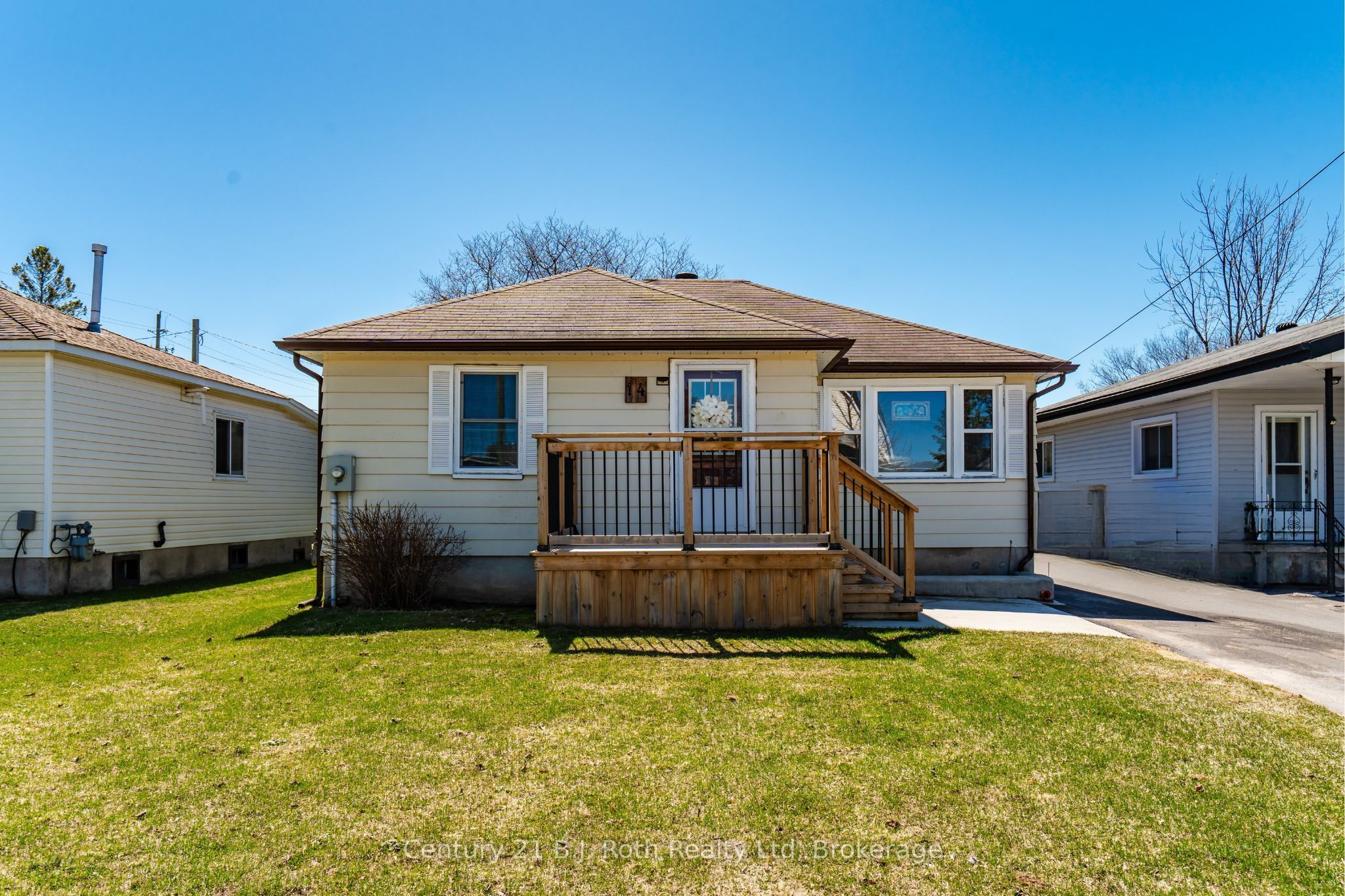 14 Wolfe Street, Penetanguishene, ON L9M 1B9