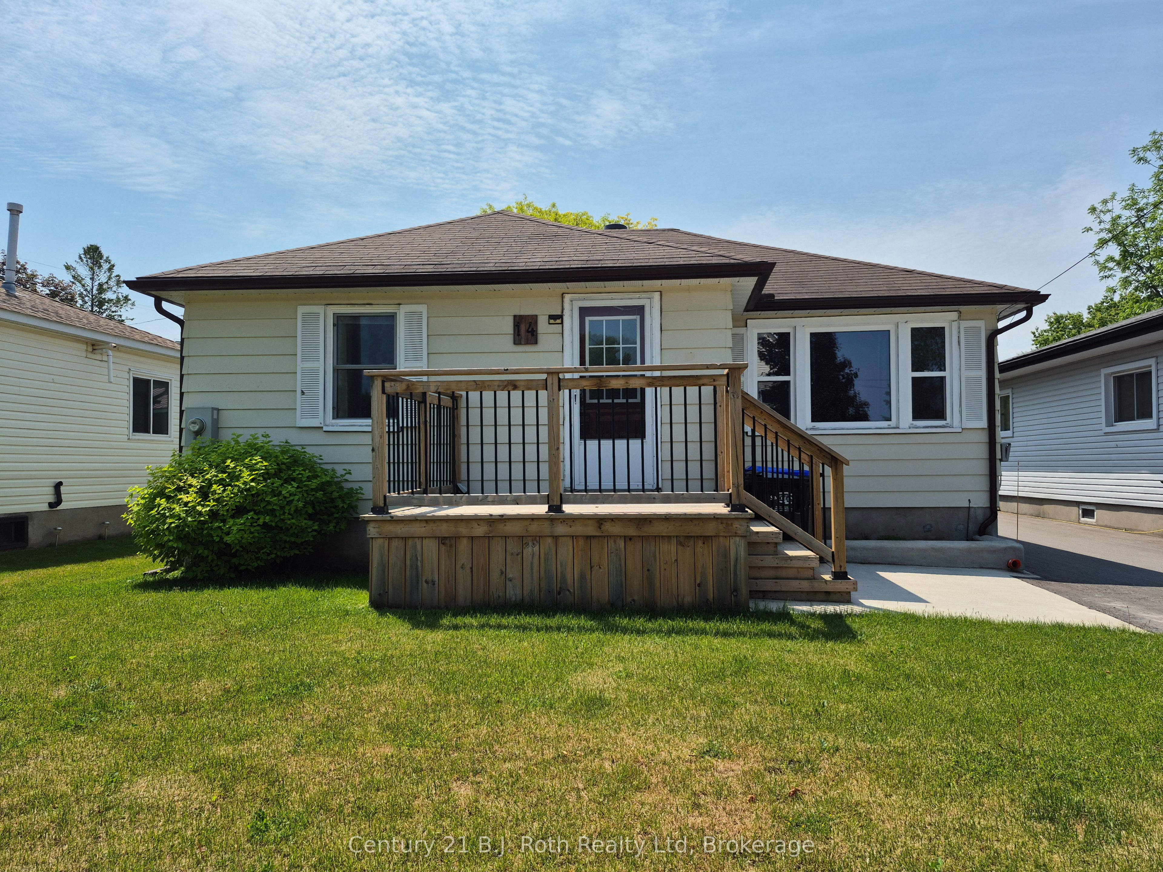 14 Wolfe Street, Penetanguishene, ON L9M 1B9 photo 2
