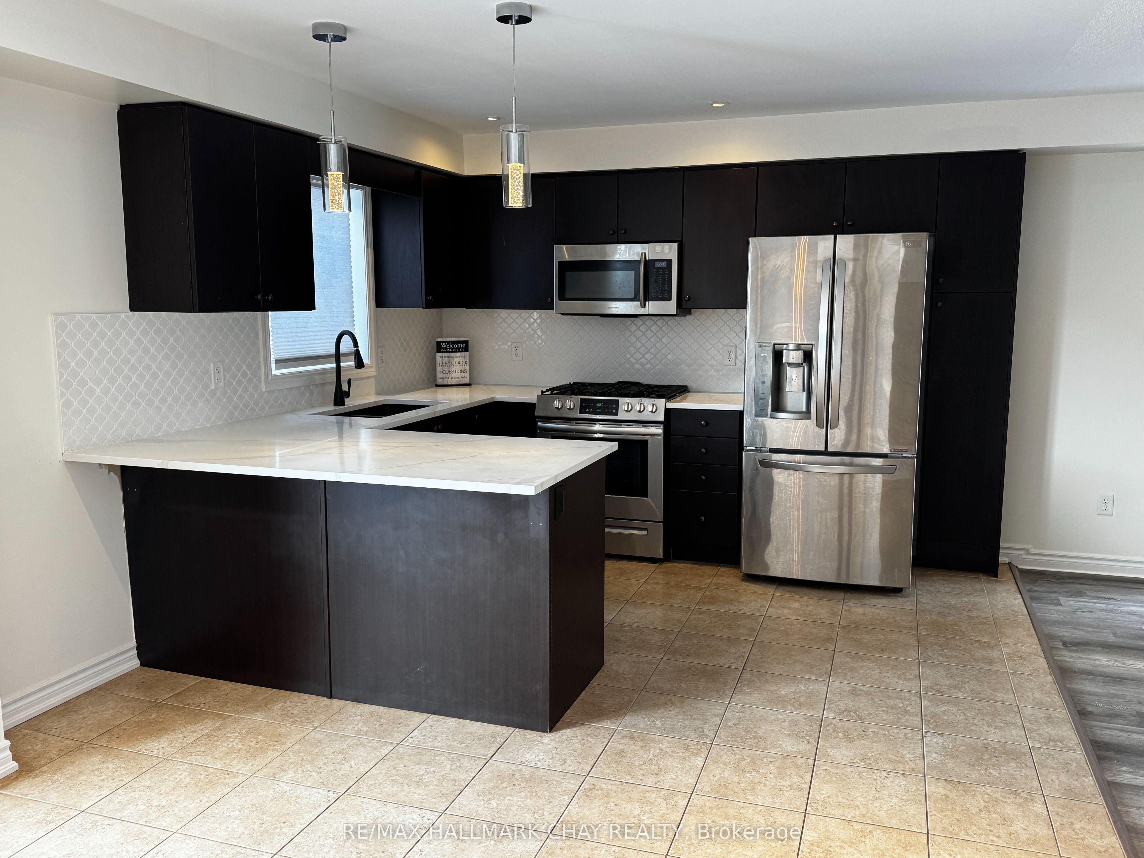 77 White Crescent, Barrie, ON L4N 5Z9 photo 2