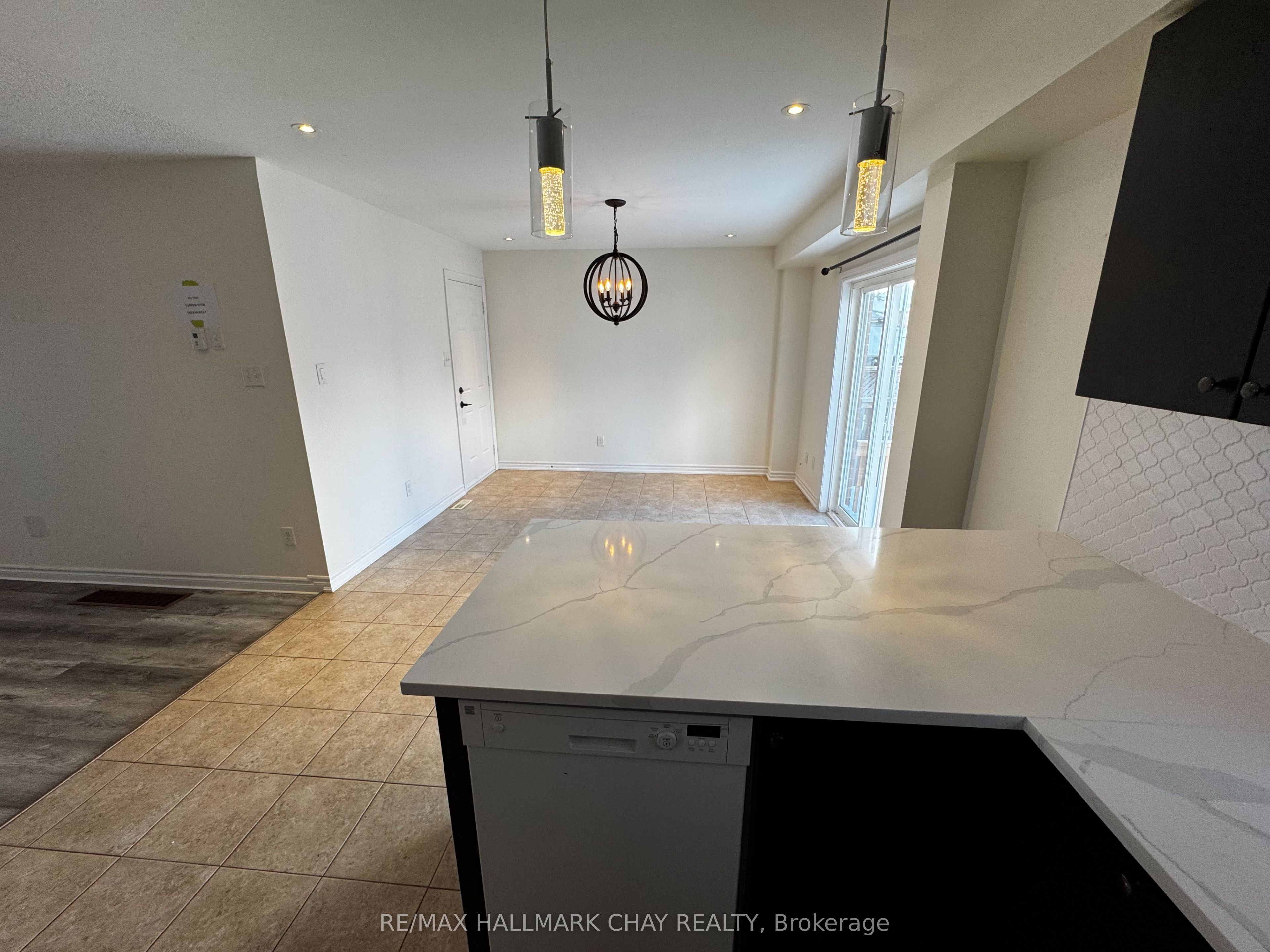 77 White Crescent, Barrie, ON L4N 5Z9 photo 4