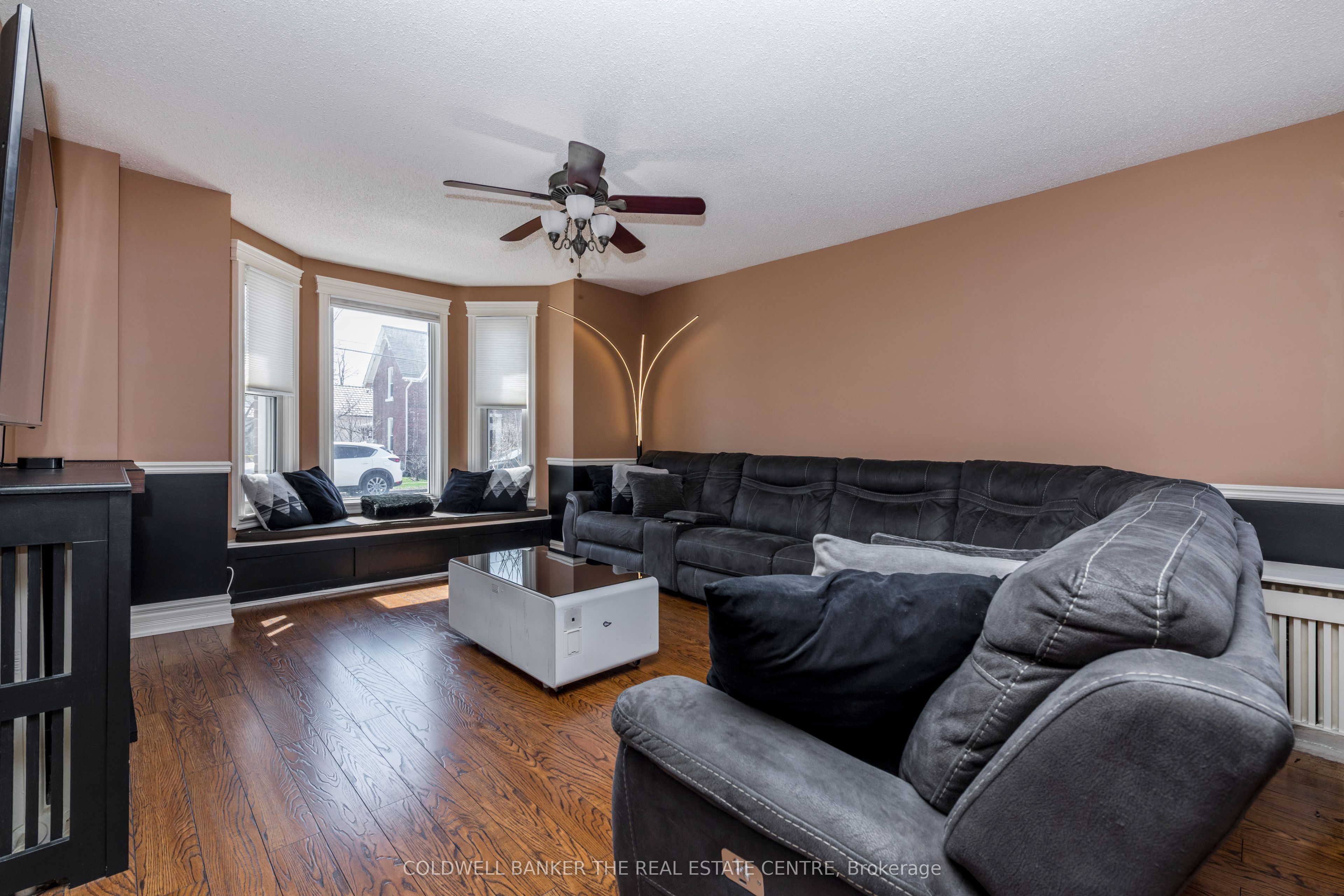 46 Park Street, Barrie, ON L4N 1H5 photo 2