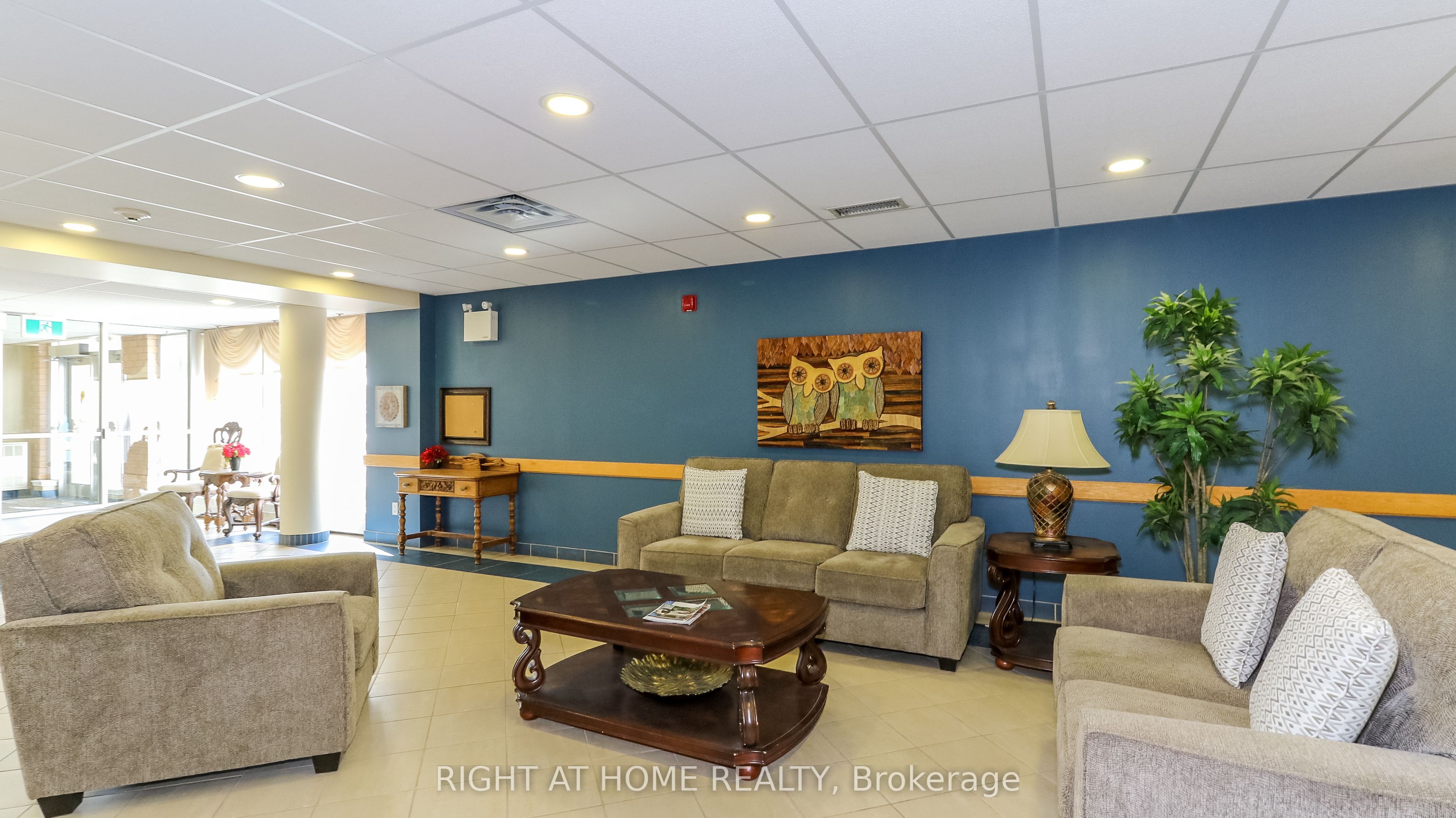 90 Dean Avenue 309, Barrie, ON L4N 0M3 photo 2