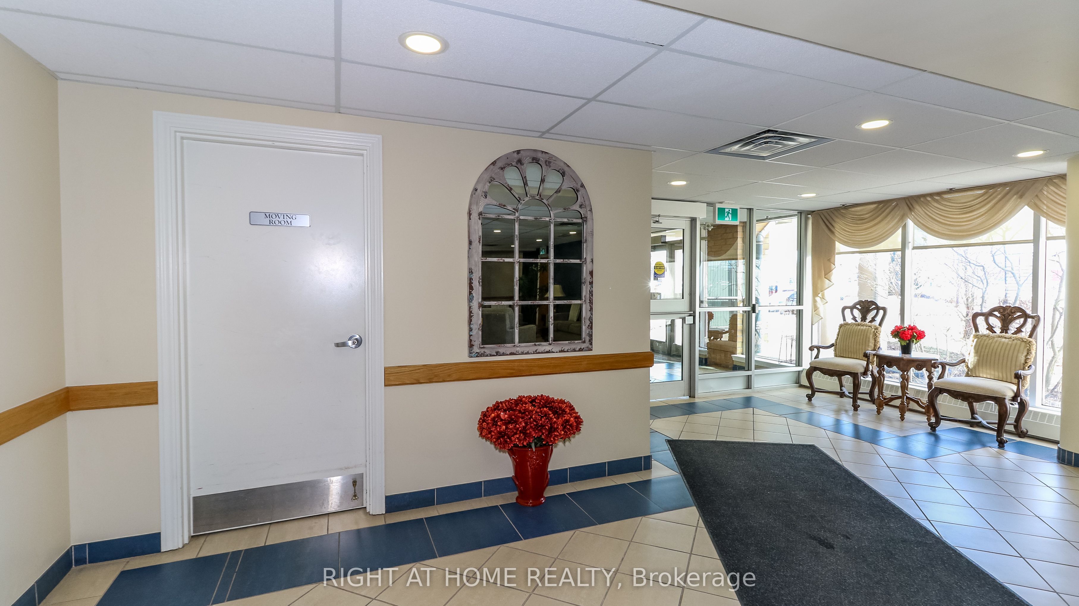 90 Dean Avenue 309, Barrie, ON L4N 0M3 photo 4