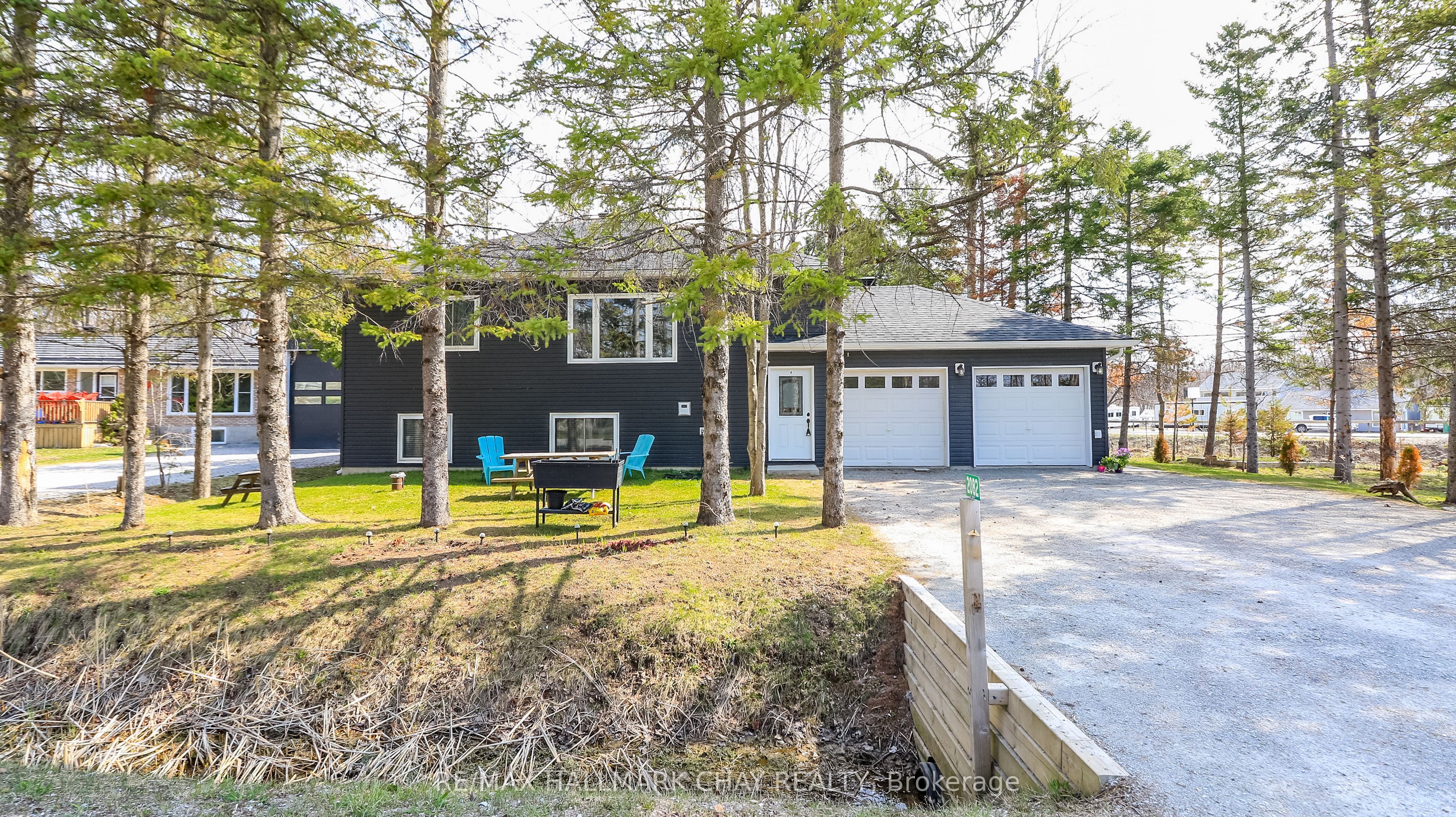 2082 Centre Avenue, Severn, ON L3V 6H3 photo 2