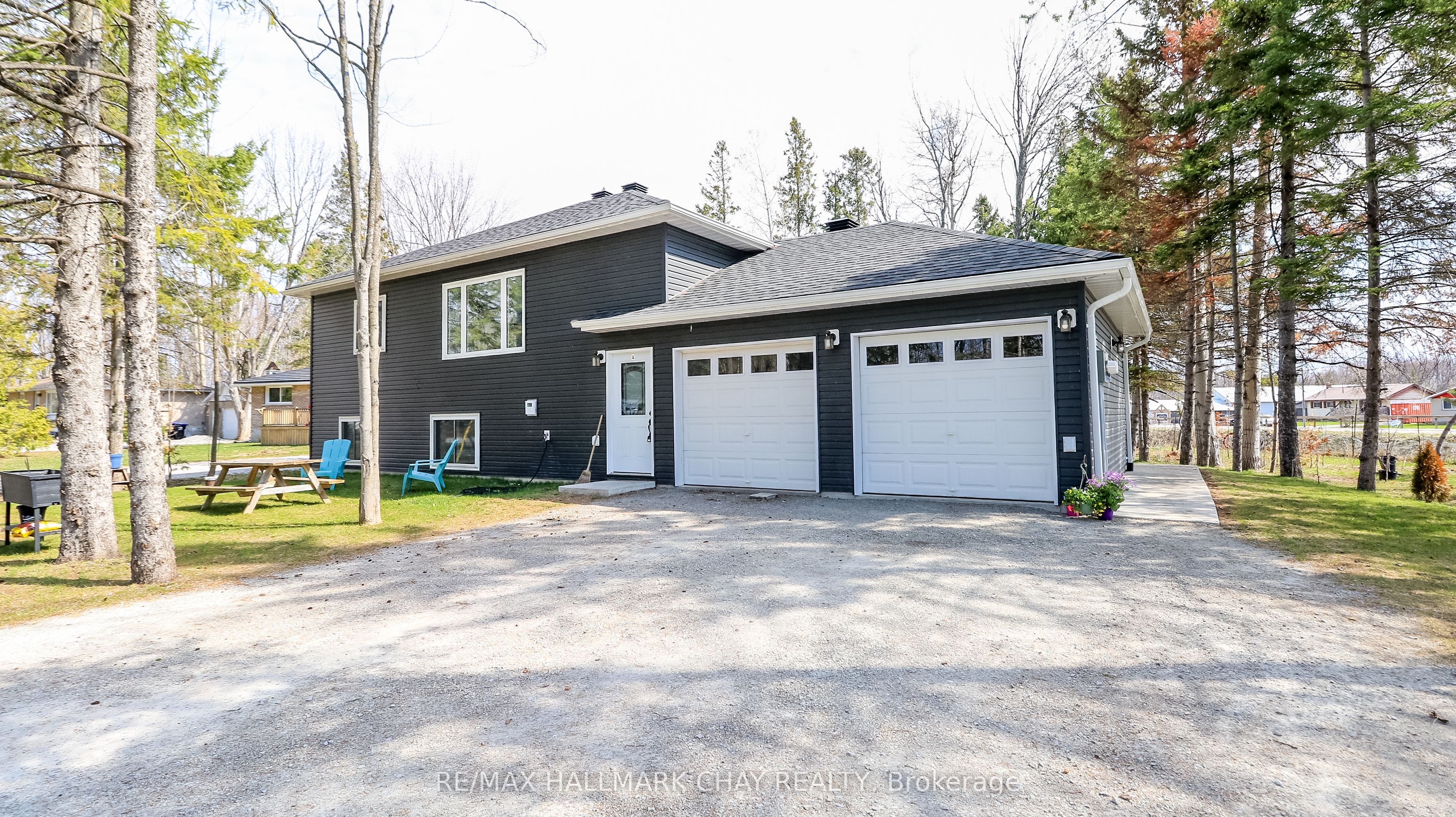 2082 Centre Avenue, Severn, ON L3V 6H3 photo 3