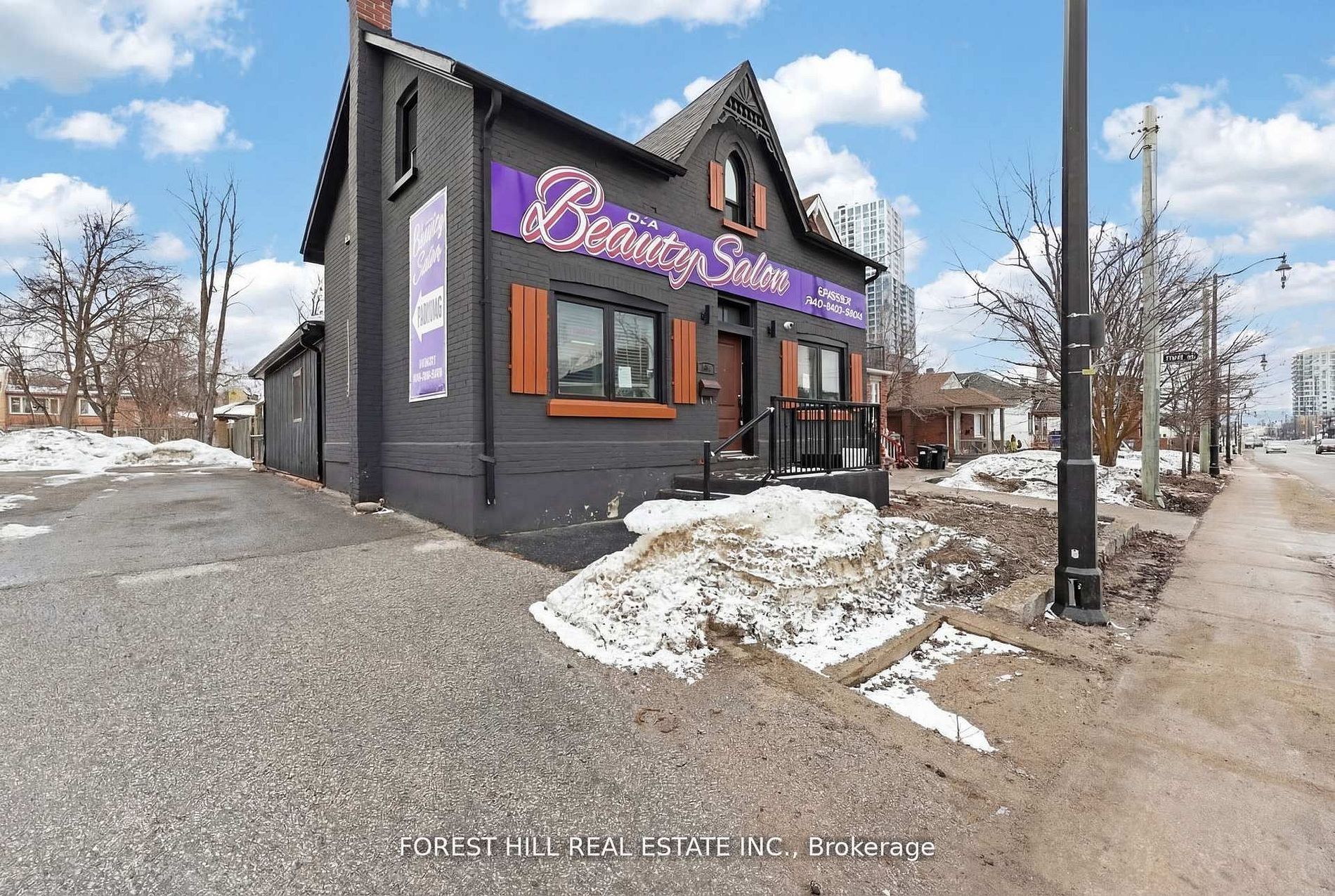 89 Toronto Street, Barrie, ON L4N 1V1 photo 2