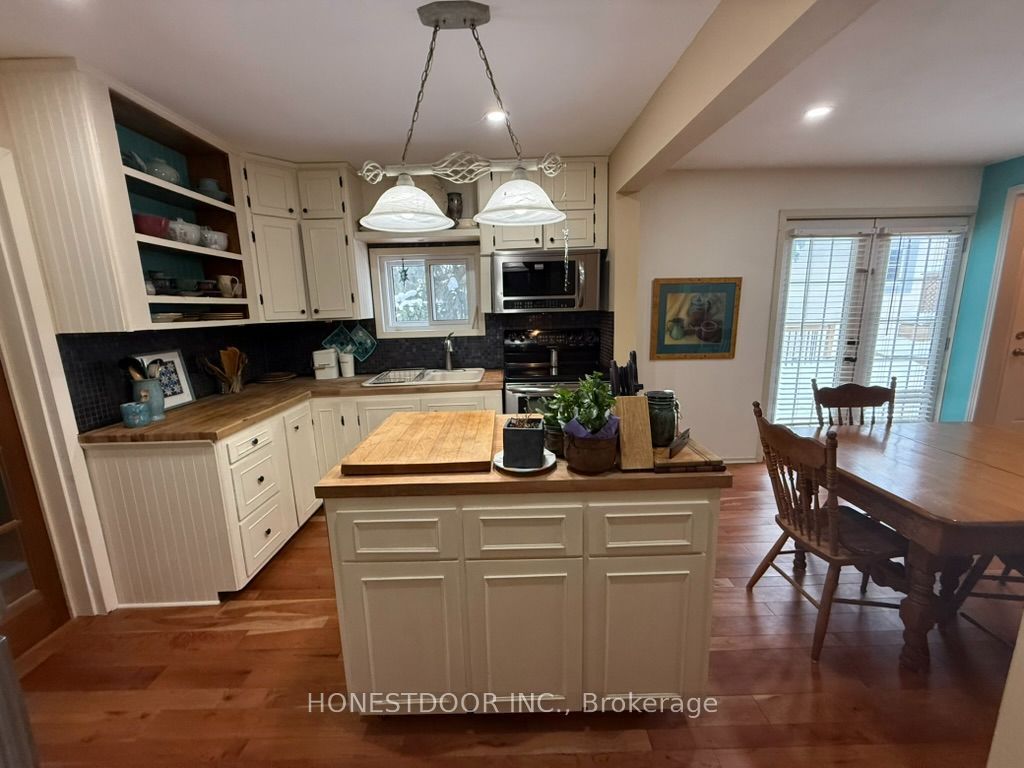 2015 Ridge Road W, Oro-Medonte, ON L0L 2L0