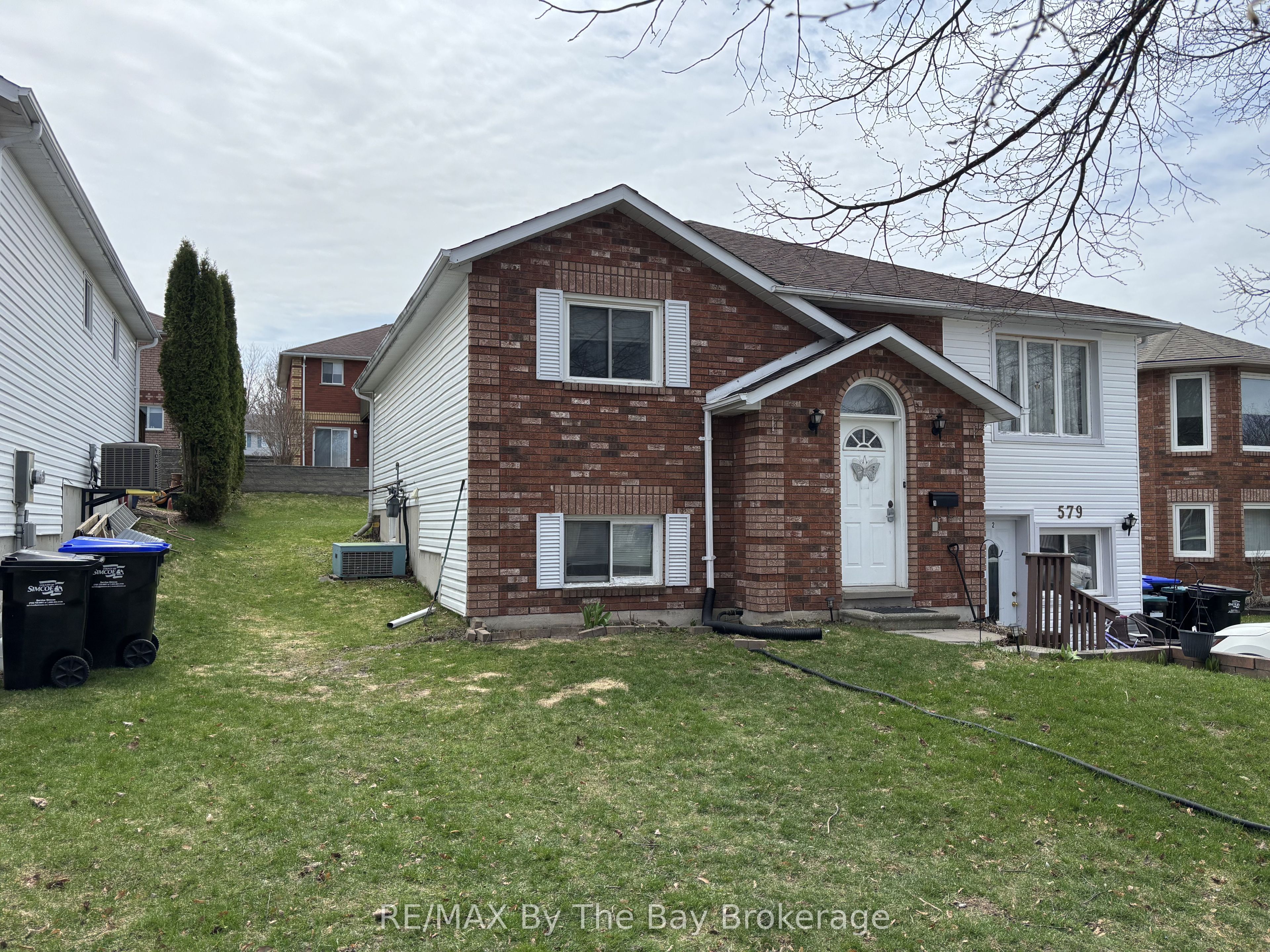 579 Wayne Crescent, Midland, ON L4R 5E2 photo 2