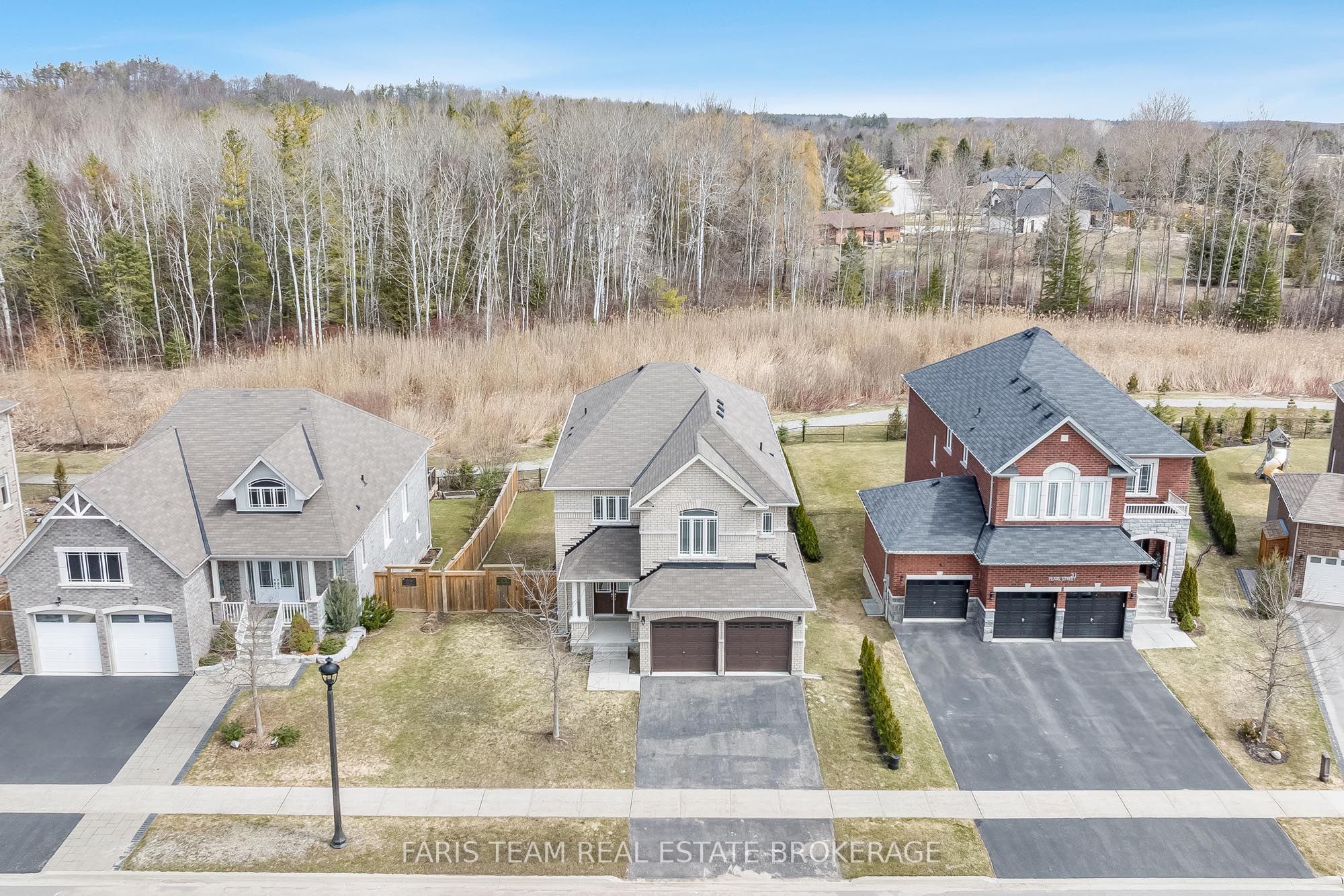 33 Pearl Street, Wasaga Beach, ON L9Z 0G9