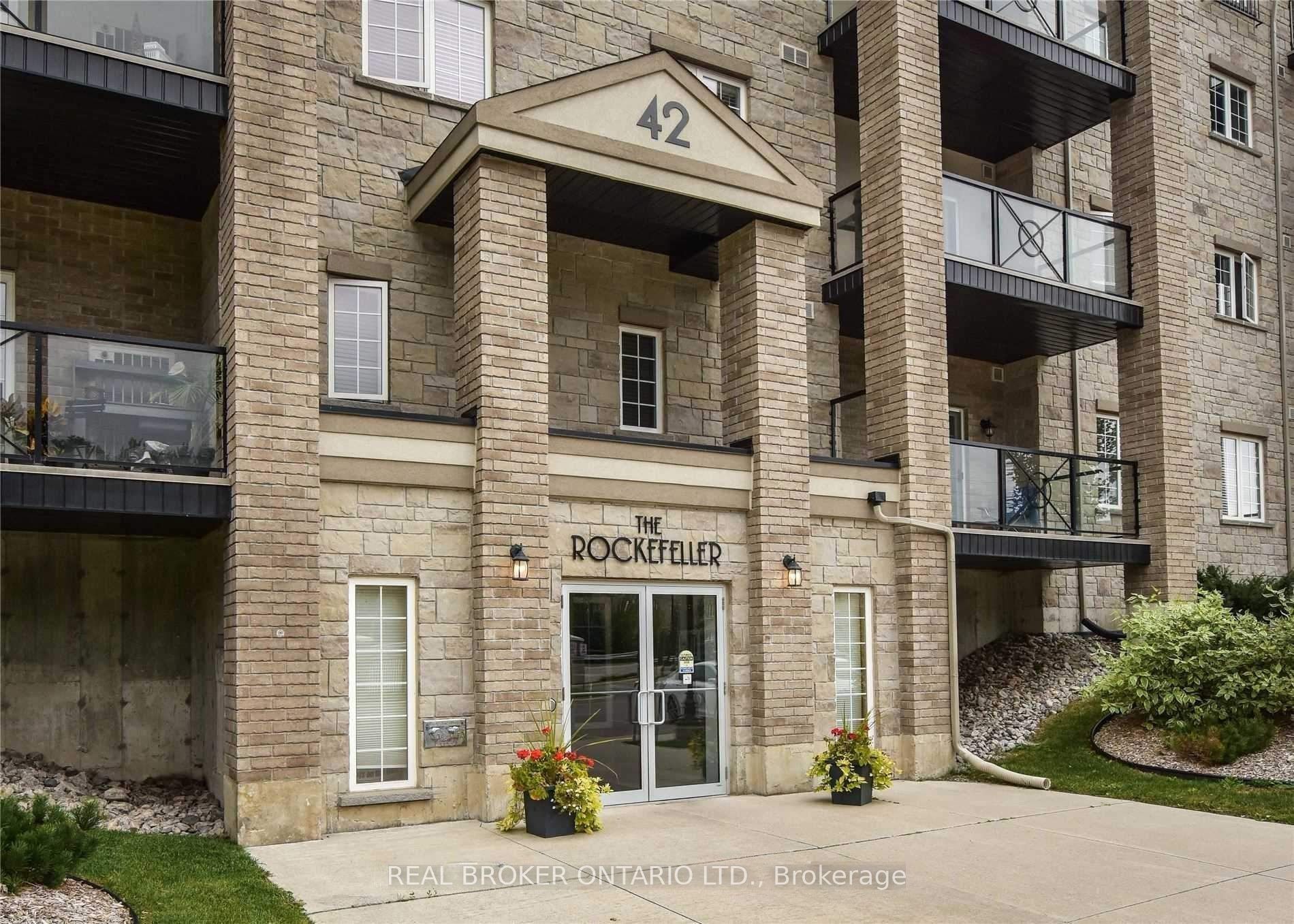 42 Ferndale Drive S 108, Barrie, ON L4N 2M5