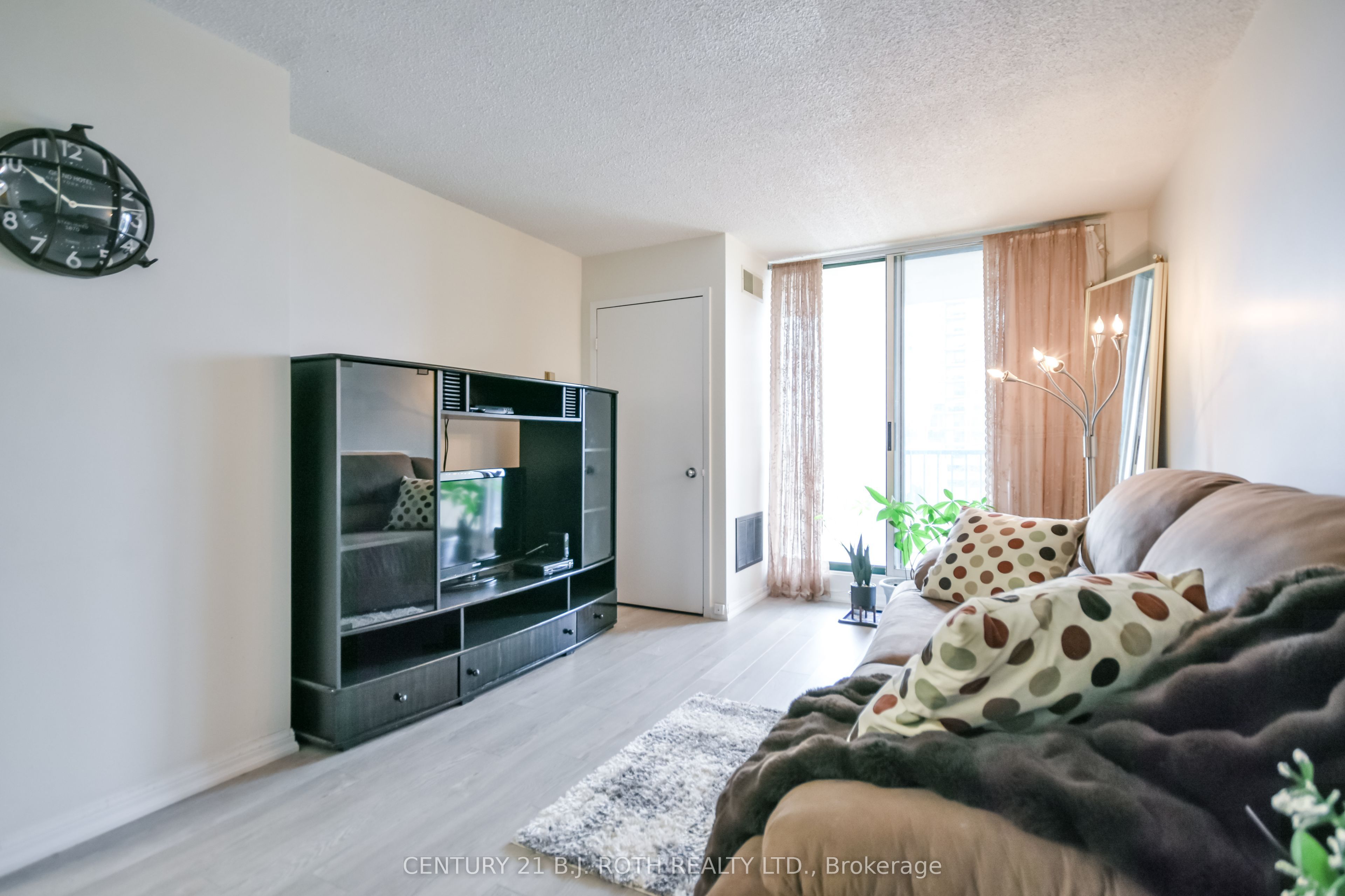 75 Ellen Street 506, Barrie, ON L4N 7R6 photo 5