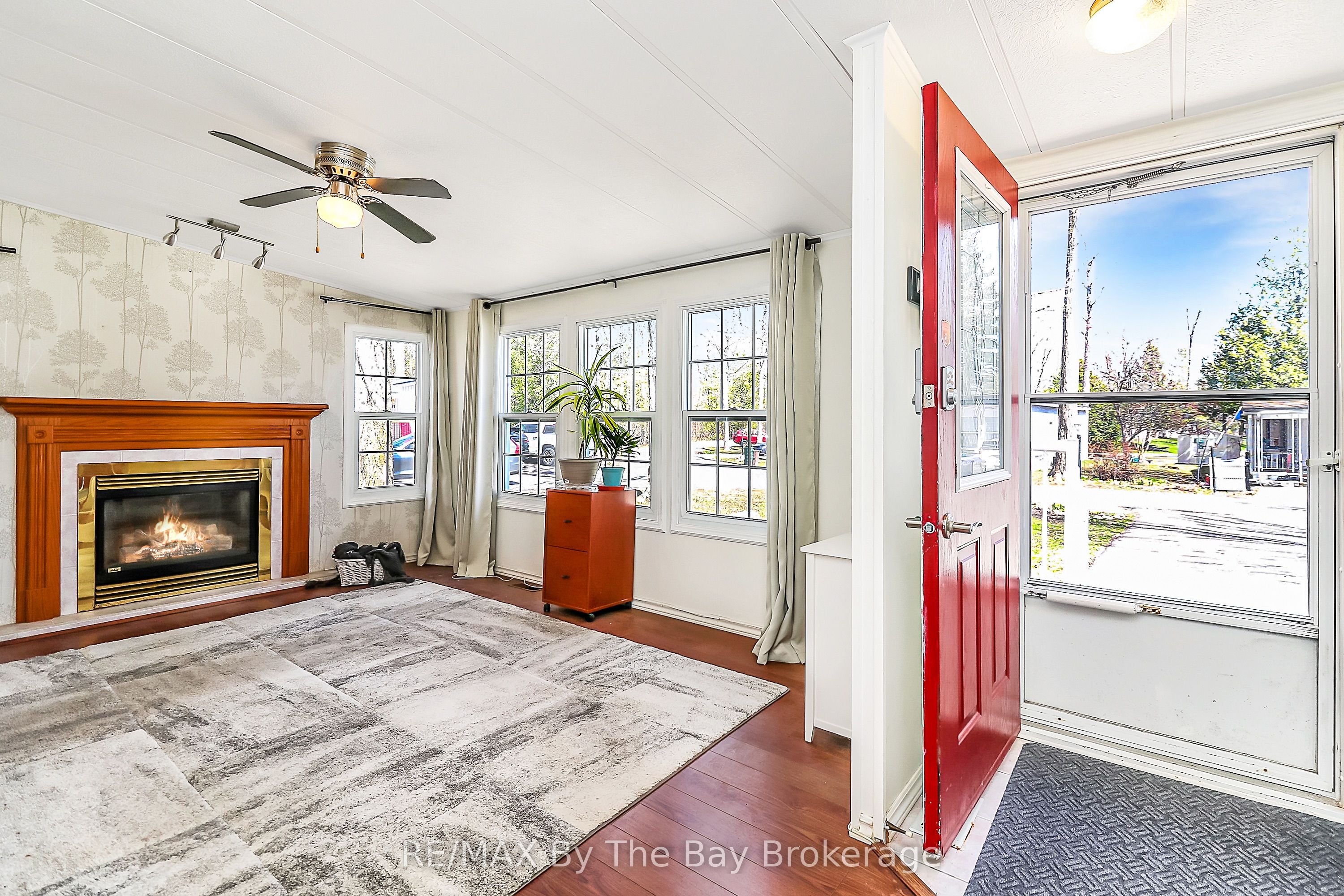 6 Pacific Avenue, Wasaga Beach, ON L9Z 3A8 photo 4