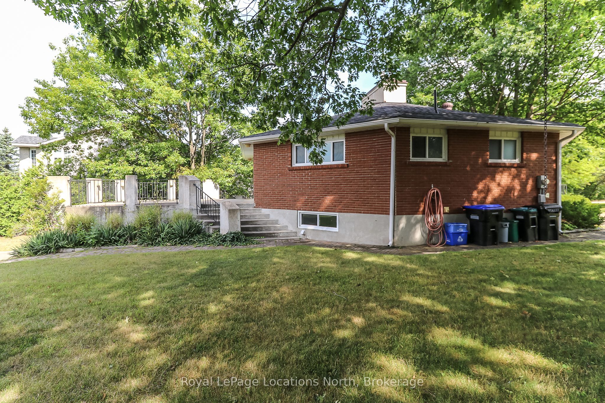 10 SUNSET Court, Wasaga Beach, ON L9Z 2A9 photo 2