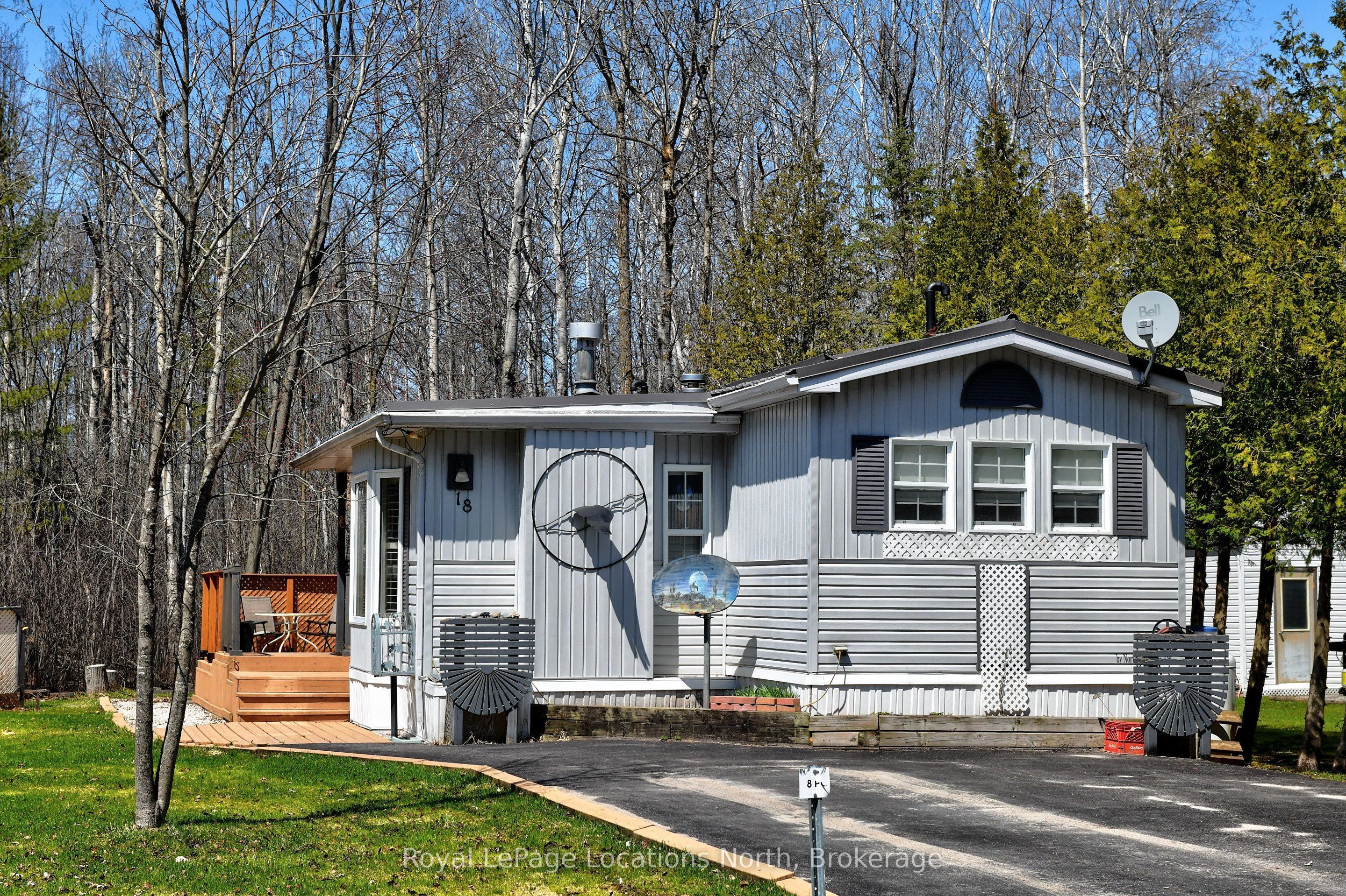 18 Prince Charles Avenue, Springwater, ON L0L 1P0