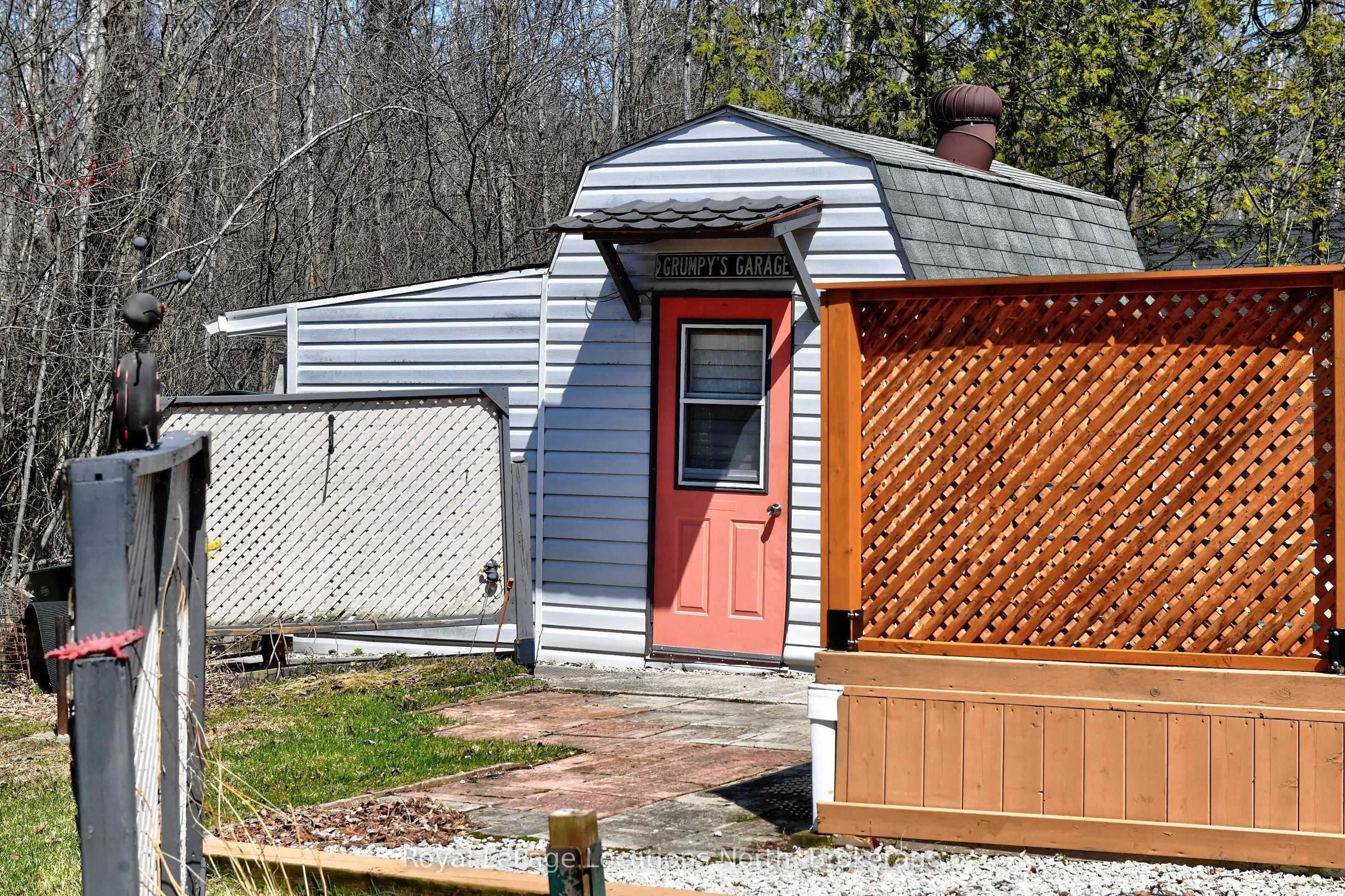 18 Prince Charles Avenue, Springwater, ON L0L 1P0 photo 5