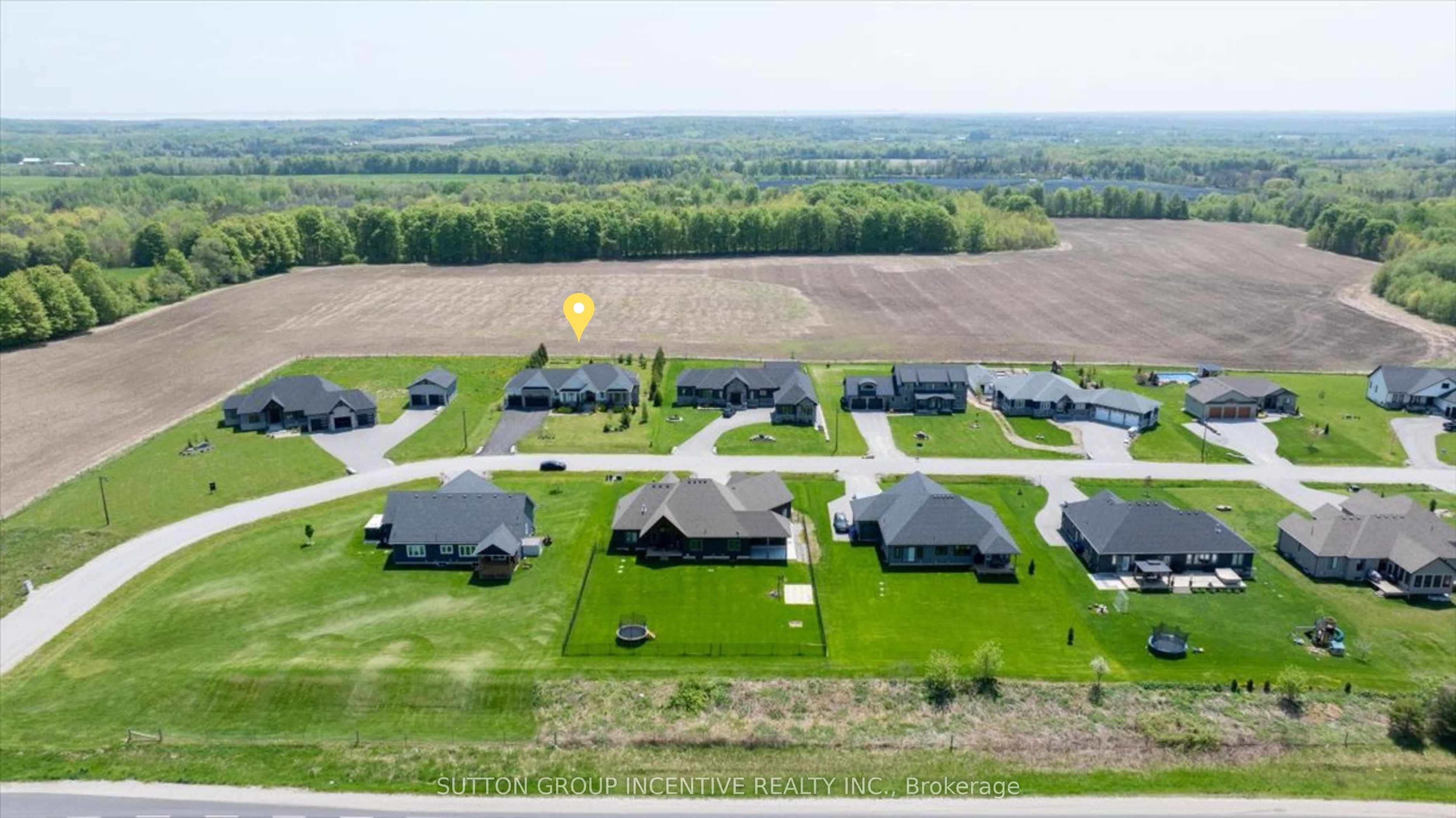 3 Best Court, Oro-Medonte, ON L0L 2L0 photo 2