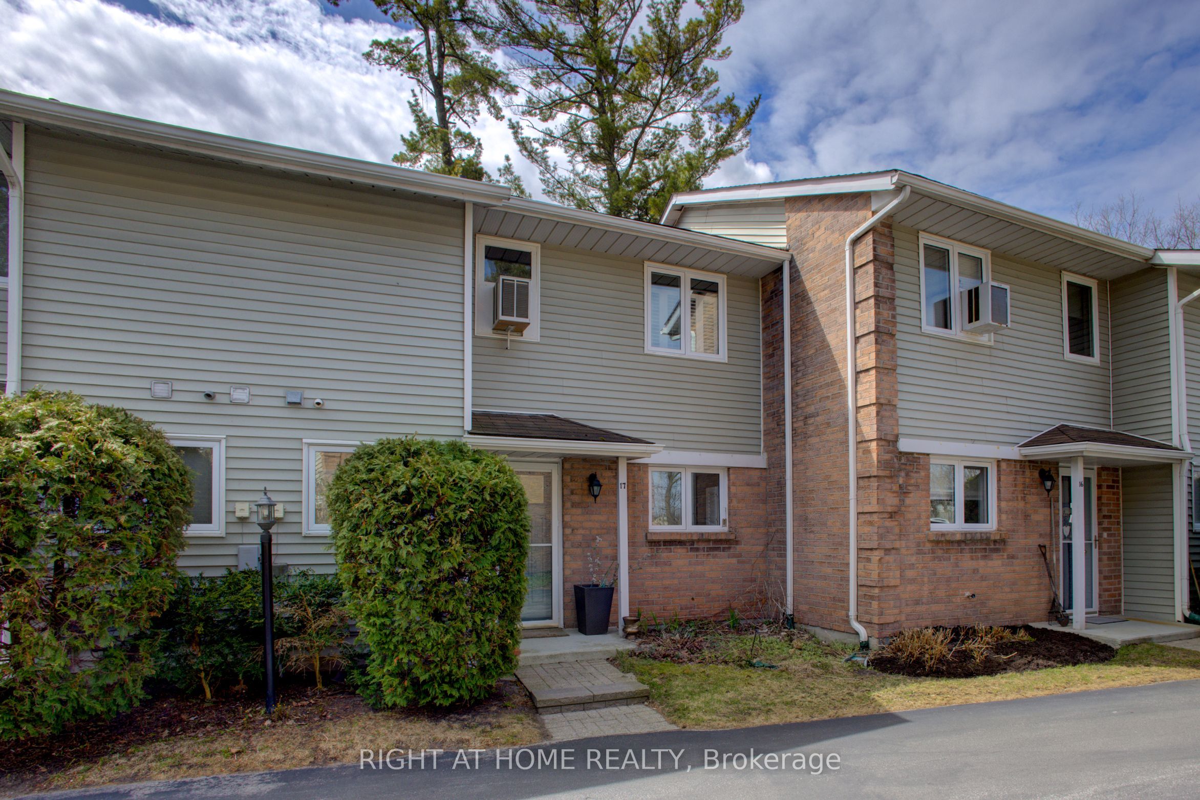 39 28th Street S 17, Wasaga Beach, ON L9Z 2E4 photo 3