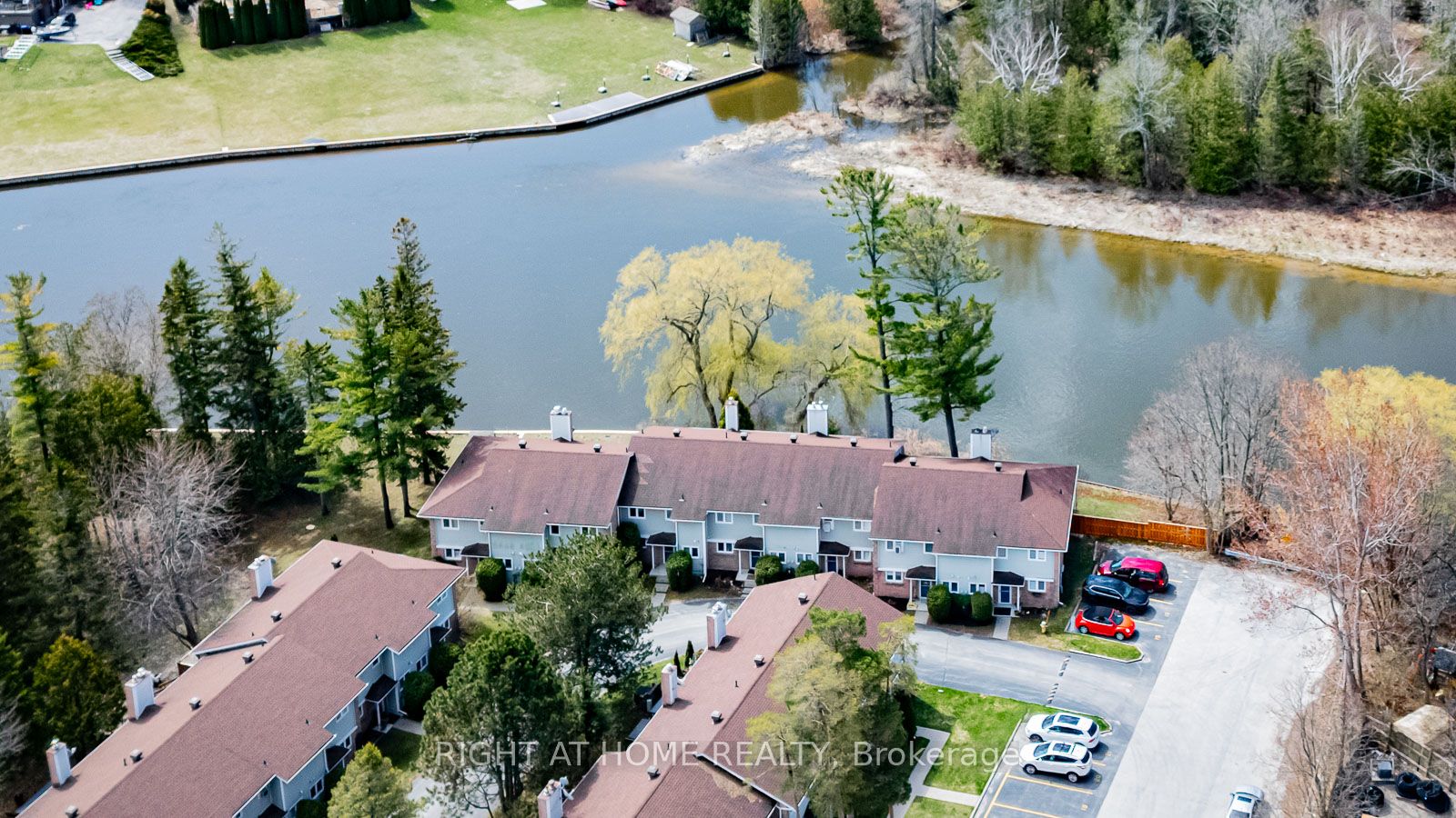 39 28th Street S 17, Wasaga Beach, ON L9Z 2E4 photo 4